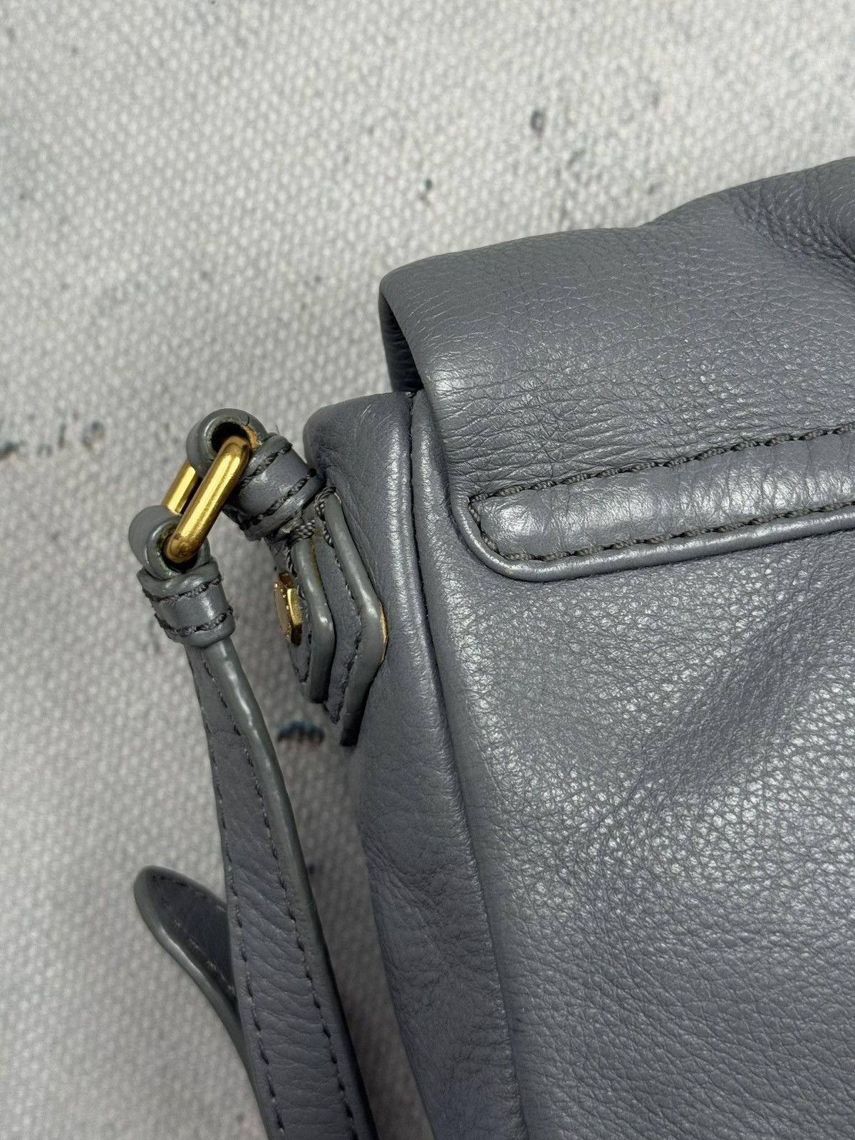 Marc by Marc Jacobs Marc By Marc Jacobs Grey Leather Crossbody Shoulder Bag y2k Size ONE SIZE - 12 Thumbnail