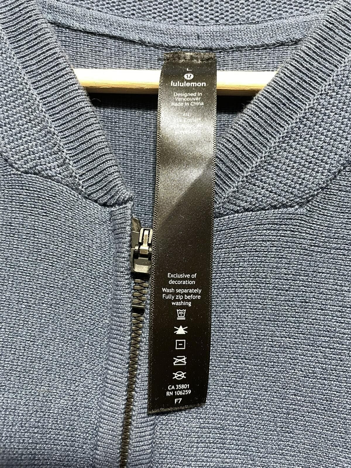 Lululemon Lululemon men's cloudy pine bomber jacket blue zip sweater Size US L / EU 52-54 / 3 - 3 Thumbnail