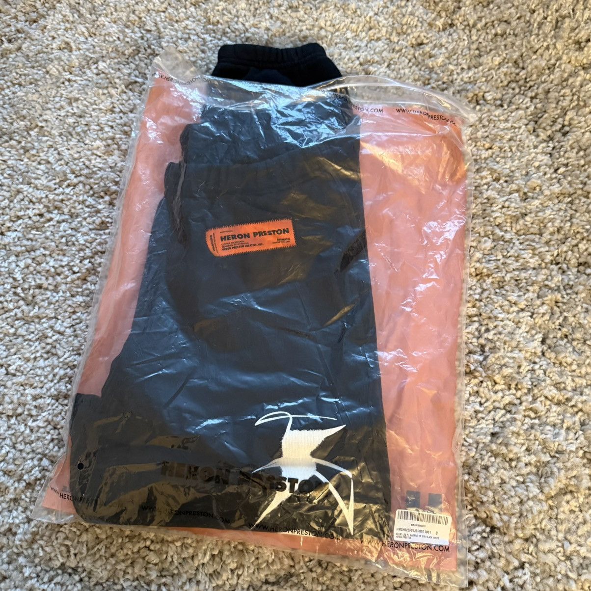 Heron Preston Heron preston script sweatpants joggers logo size Small Size US 30 / EU 46 - 13 Thumbnail