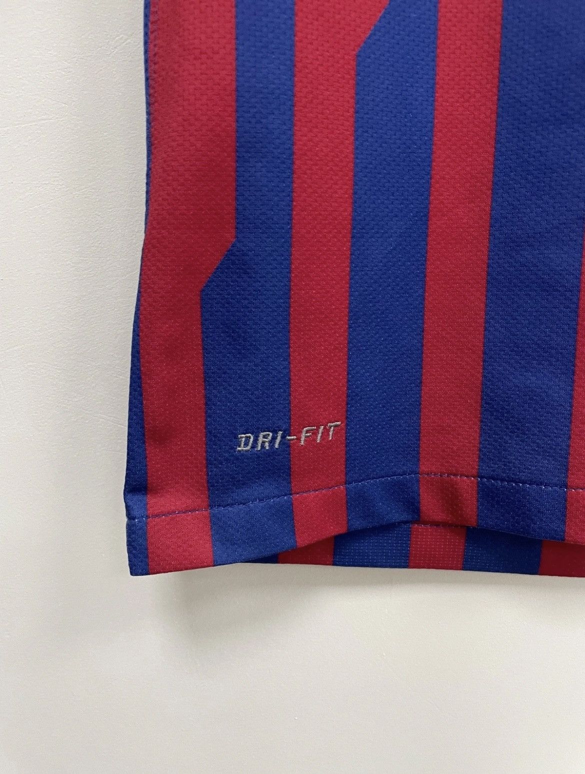 Nike FC Barcelona 2011/2012 Home Football Shirt Jersey Nike Size US S / EU 44-46 / 1 - 5 Thumbnail