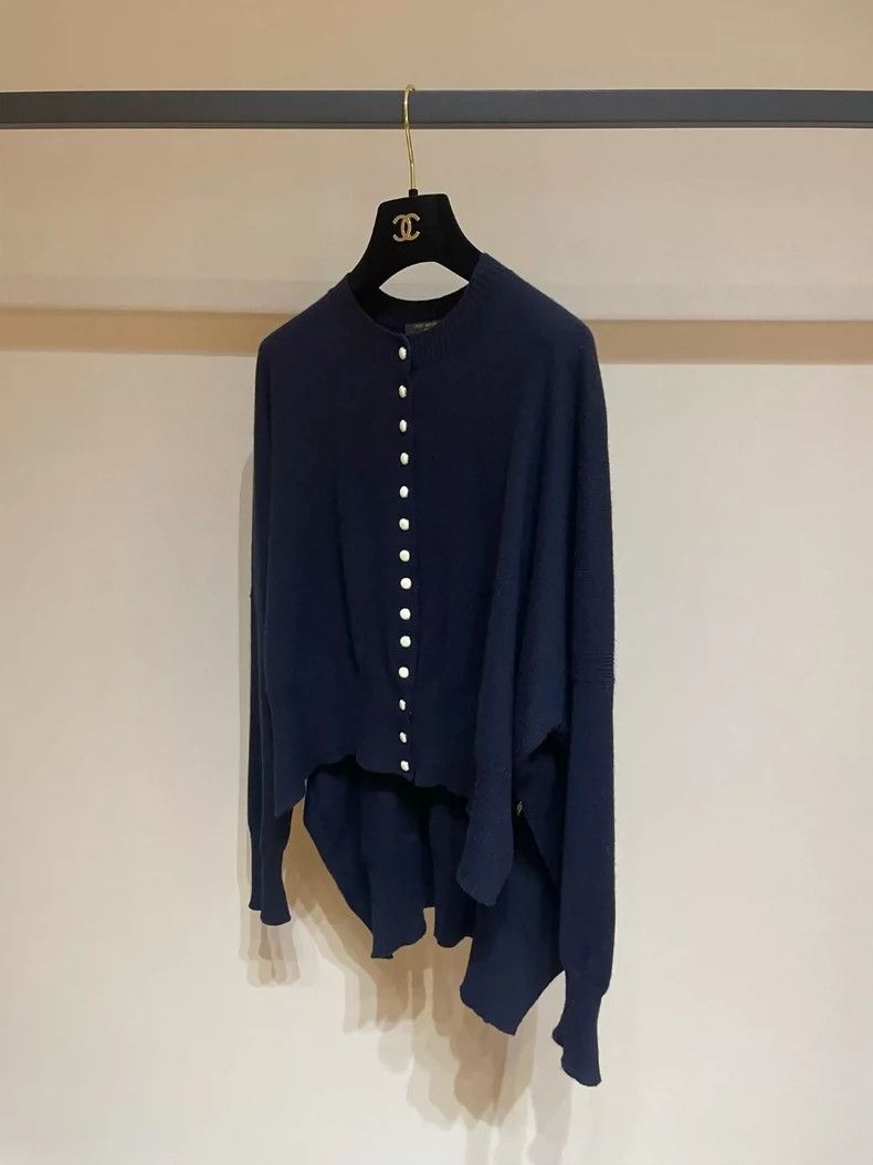 Louis Vuitton LOUIS VUITTON Knitted jacket with short front and long back Size XS / US 0-2 / IT 36-38 - 5 Thumbnail