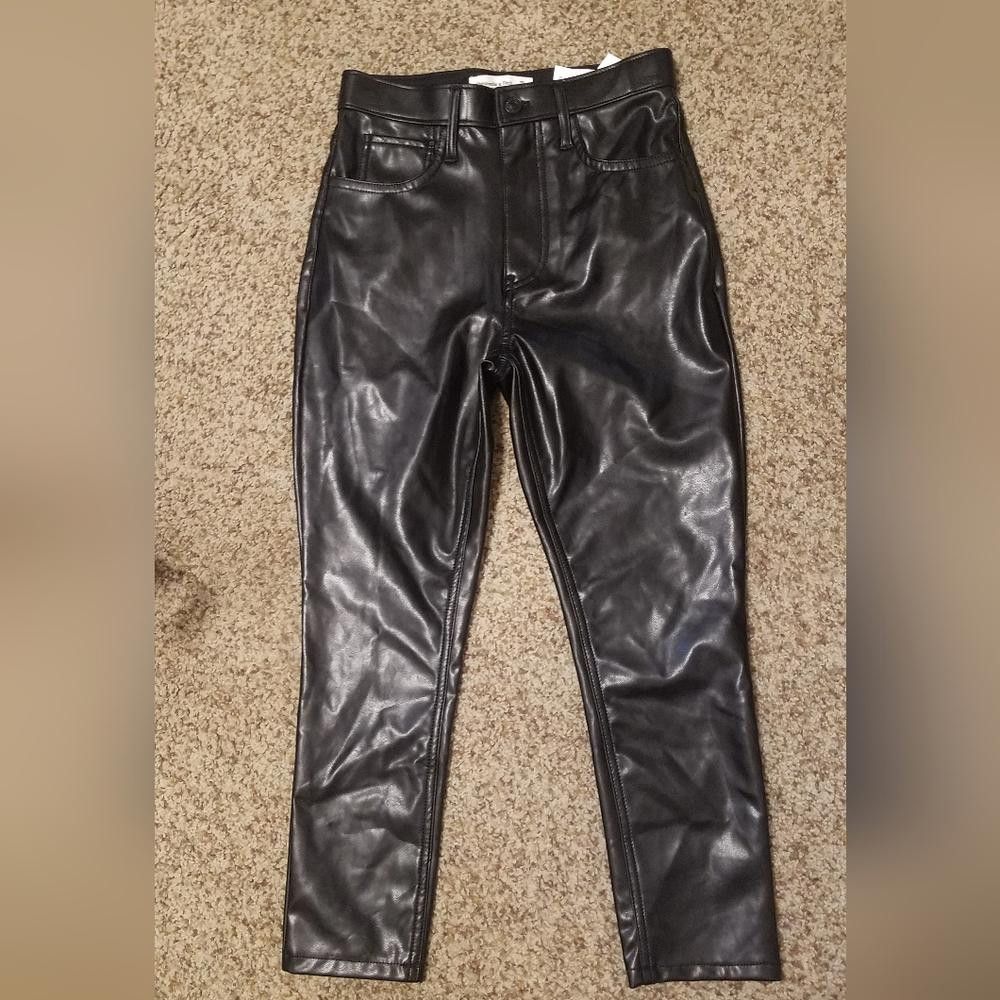 Abercrombie & Fitch NWT Abercrombie & Fitch Vegan Leather Skinny High Rise 0 Size 25" / US 0 / IT 36 - 2 Thumbnail