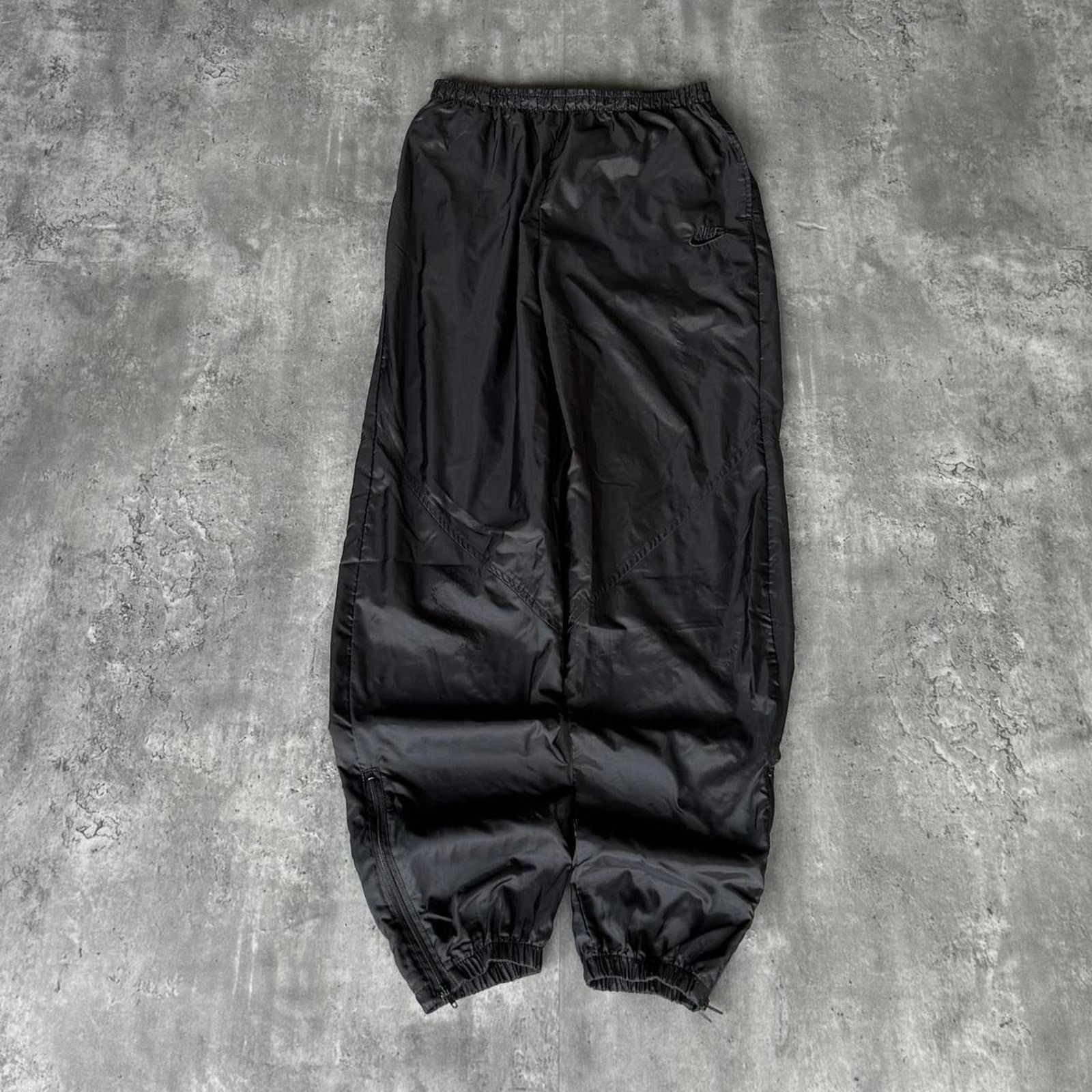Nike × Nike ACG × Vintage Vintage 90s Nike Black Nylon Skater Streetwear Sweatpants Size US 27 - 1 Thumbnail