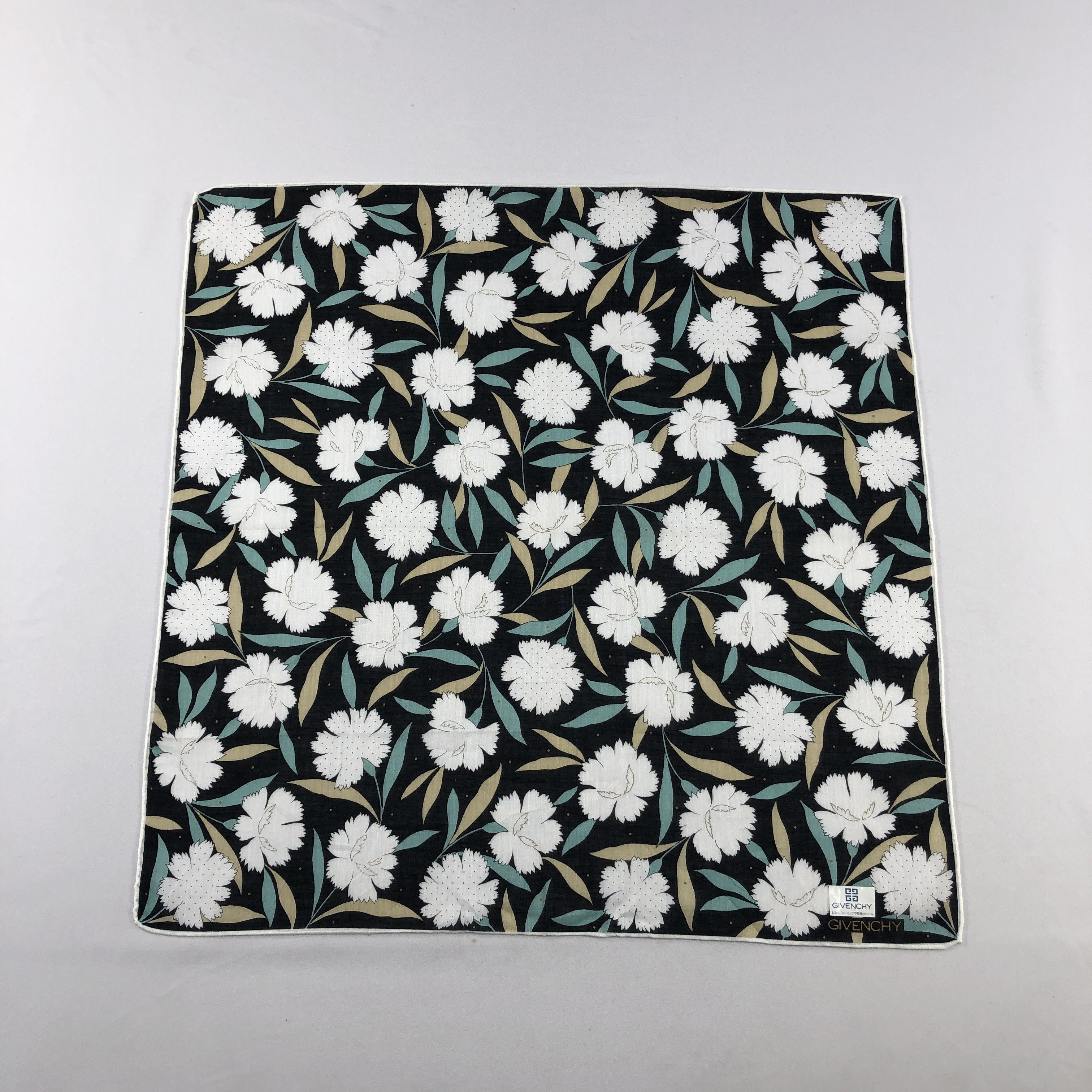 Givenchy NWT Givenchy Handkerchief Neckerchief Bandana H2949 Size ONE SIZE - 1 Thumbnail