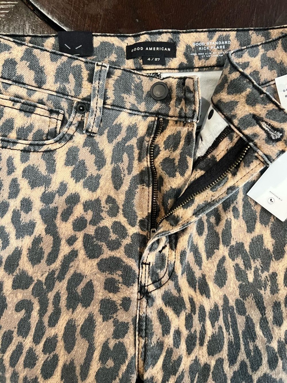 Good American Good American Good Standard Kick Flare Jeans Leopard Print Size 27" / US 4 / IT 40 - 9 Thumbnail