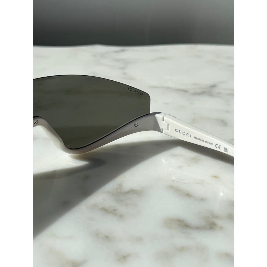 Gucci NEW Gucci GG1650S Black White Shield Unisex Sunglasses Gucci NEW Gucci GG1650S Black White Shield Unisex Sunglasses