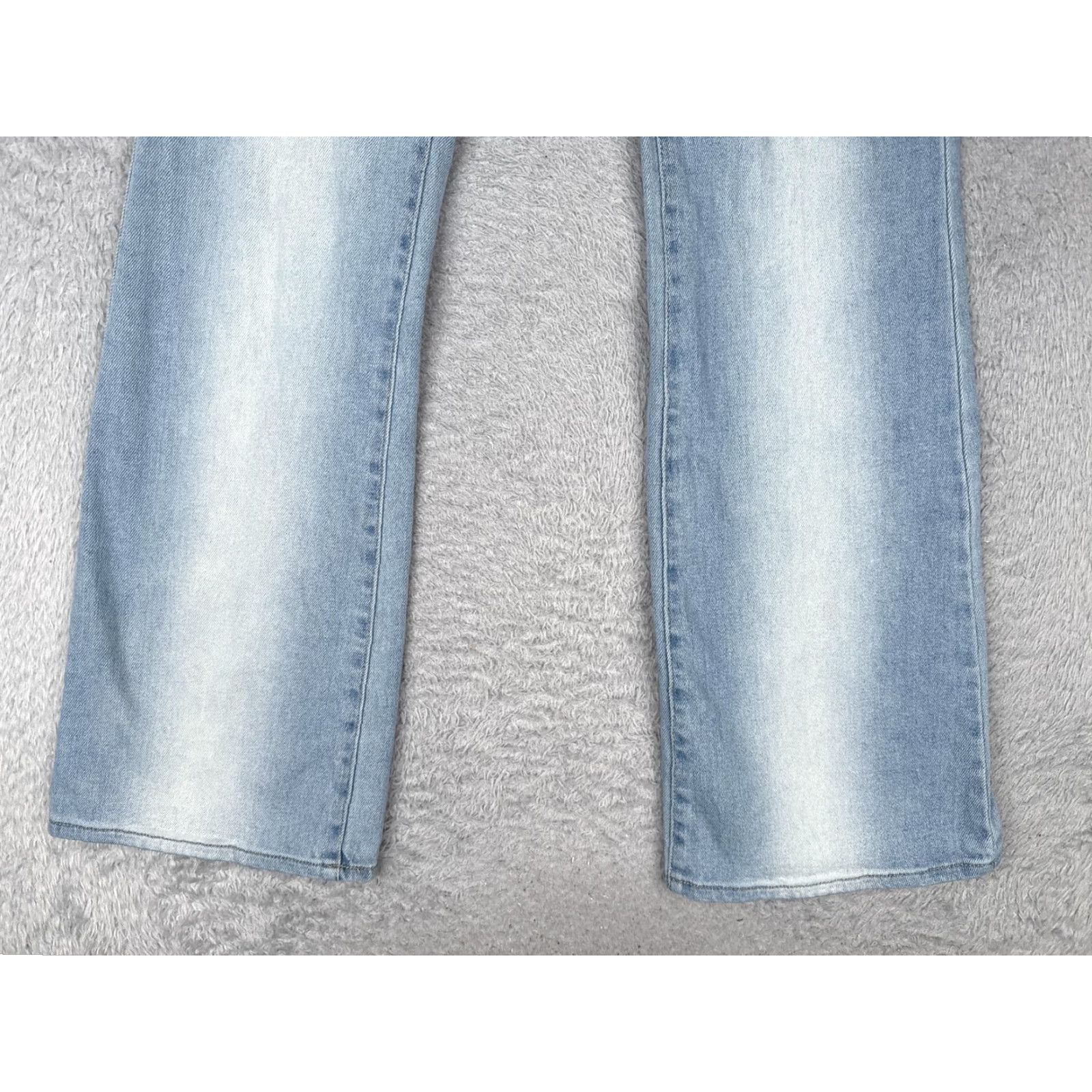 Vintage Wild Fable Jeans Womens 6 Light Wash Low Rise Flare Stretch Denim Pants Jeans Women 5-Pocket Zip Button Belt Loops Flared 94% cotton 1% spandex Size 28" / US 6 / IT 42 - 2 Thumbnail