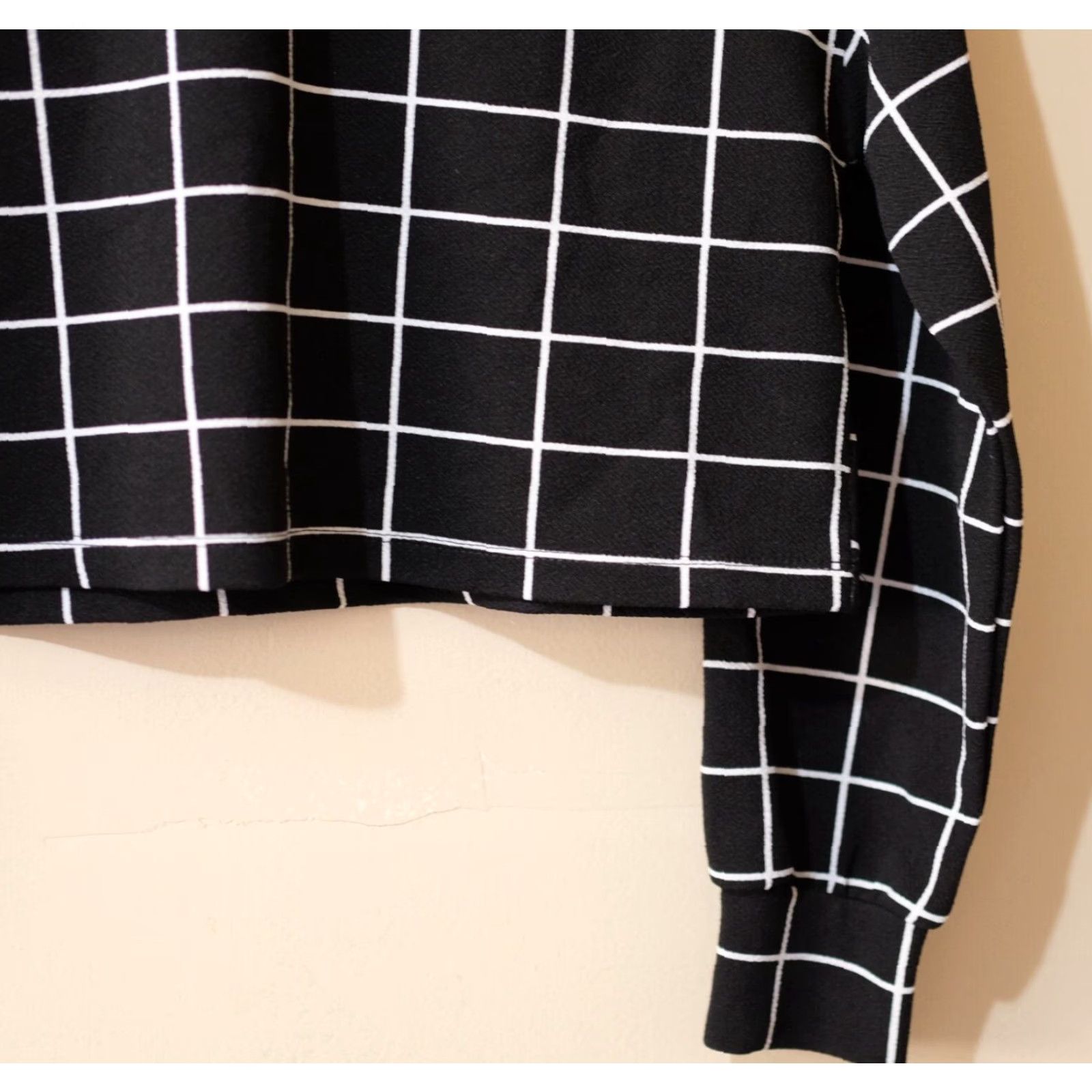 Shein SHEIN Crew Neck Stretch Plaid Long Sleeve Crop Top Black/White Women's S Shirt Size S / US 4 / IT 40 - 4 Thumbnail