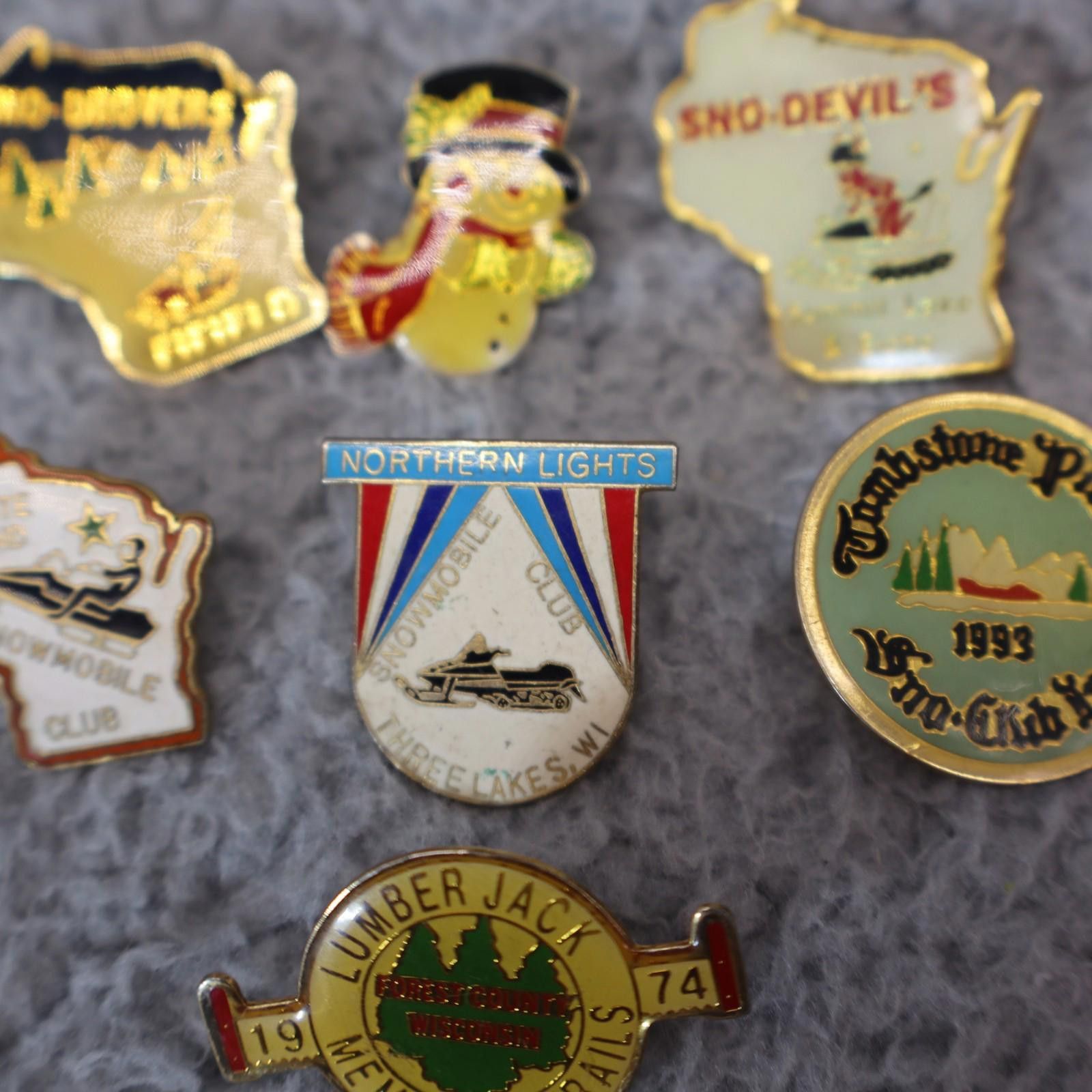 The Unbranded Brand 7 Piece Vtg Pin Lot Ski Sno-Devils Snowmobile Club Mountain Size ONE SIZE - 6 Thumbnail