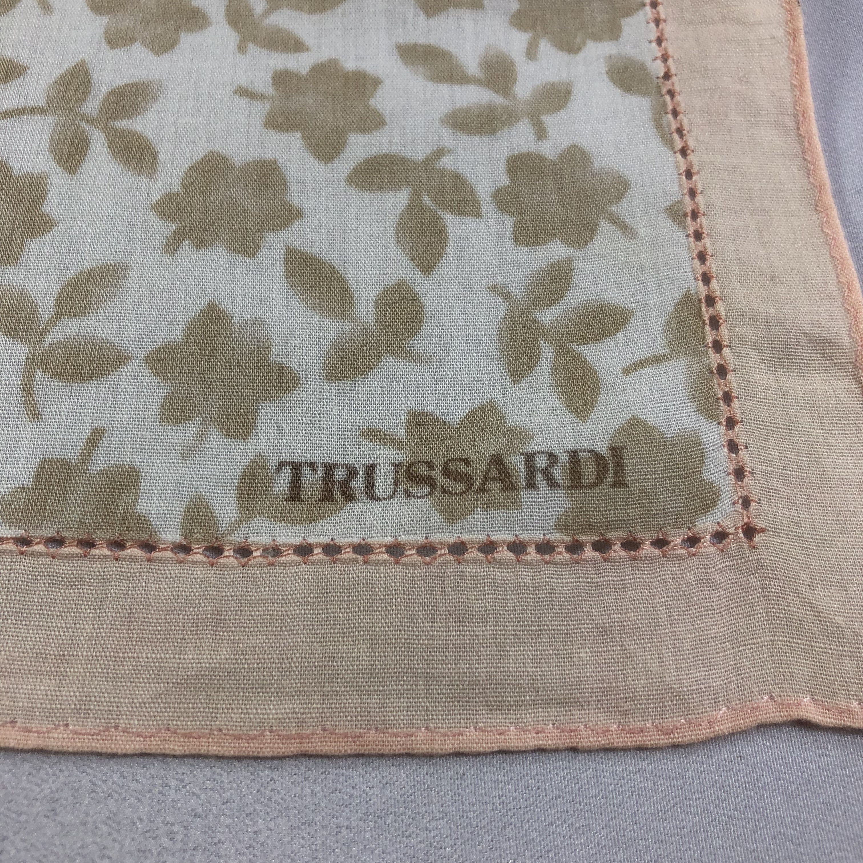 Trussardi × Vintage Trussardi Leaves Handkerchief Neckerchief Bandana H2134 Size ONE SIZE - 4 Thumbnail