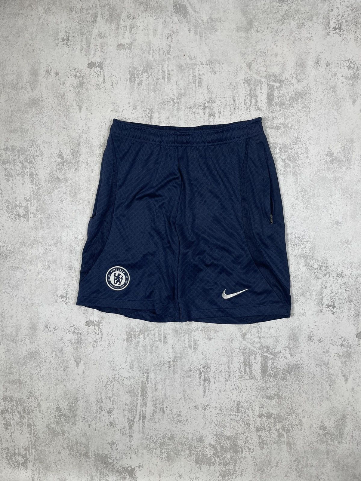 Nike Nike Chelsea FC 2022/23 Training Dri-FIT Zip Pocket Shorts Size US 31 - 1 Thumbnail