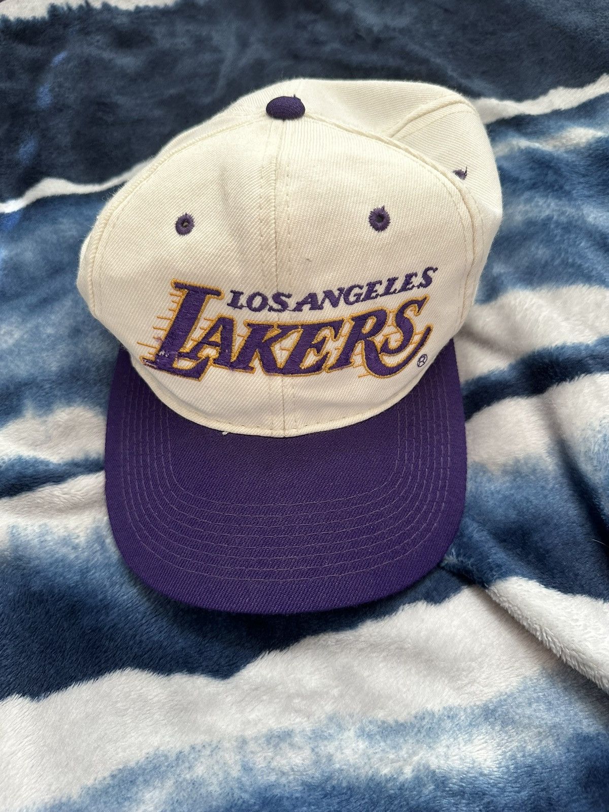 Vintage 1990's Purple Los Angeles Lakers Sports Specialties 'Script' T