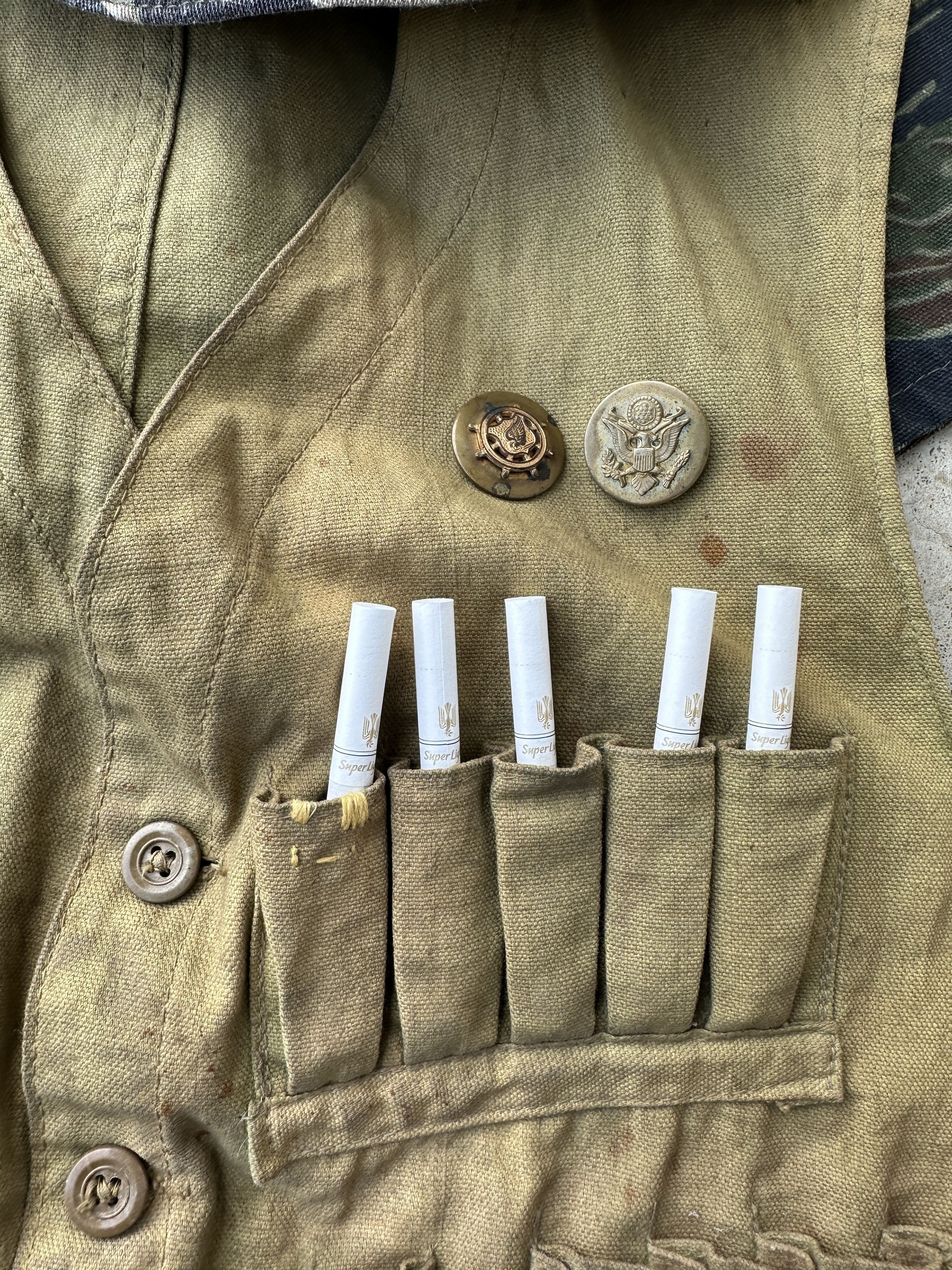Vintage 1930s Trashed dirty Duck hunting Vest tiger camo bucket Size US M / EU 48-50 / 2 - 9 Thumbnail