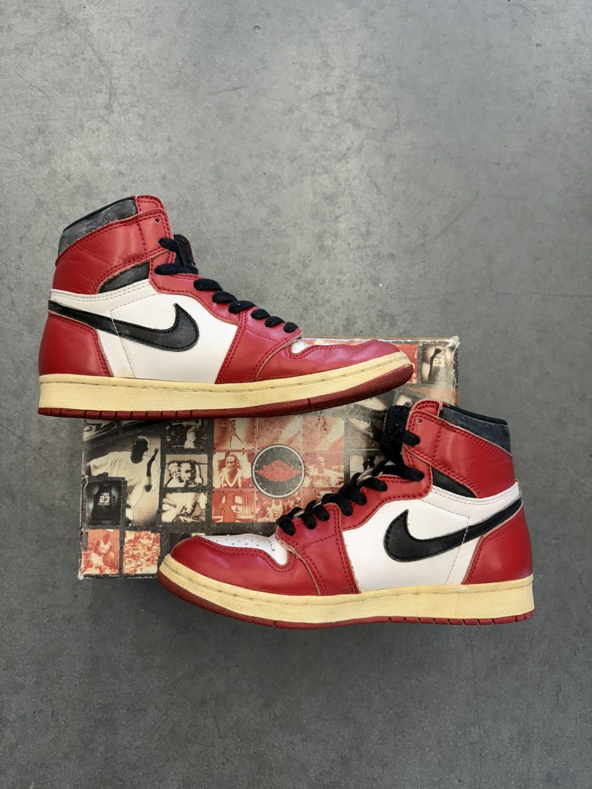 Jordan Brand 1994 Air Jordan 1 Chicago High Size 7.5 (Replacement Box) Size US 7.5 / EU 40-41 - 3 Thumbnail