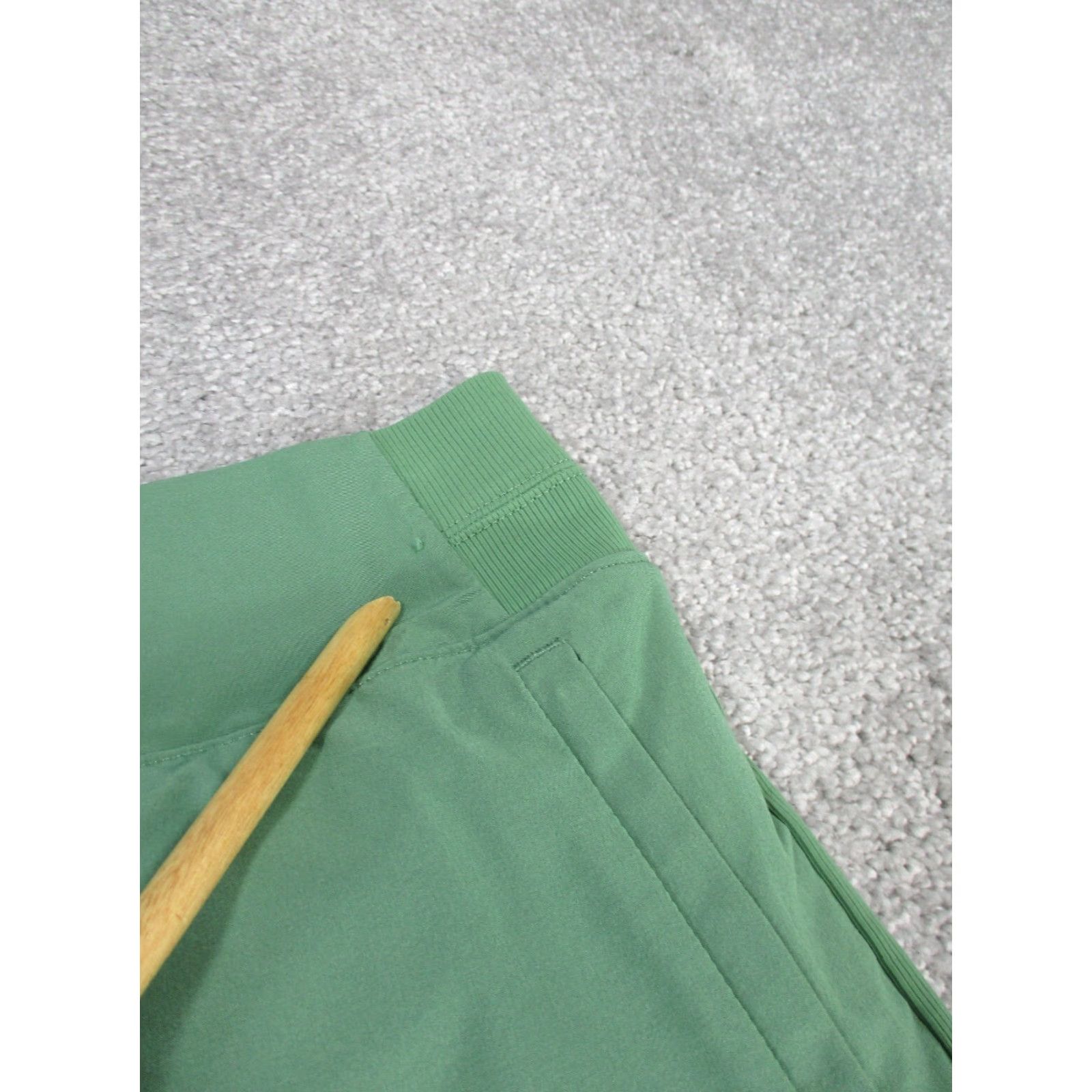 Athleta Athleta Skort Womens 4 Green 16" Solid Polyester Spandex Size 27" / US 4 / IT 40 - 2 Thumbnail