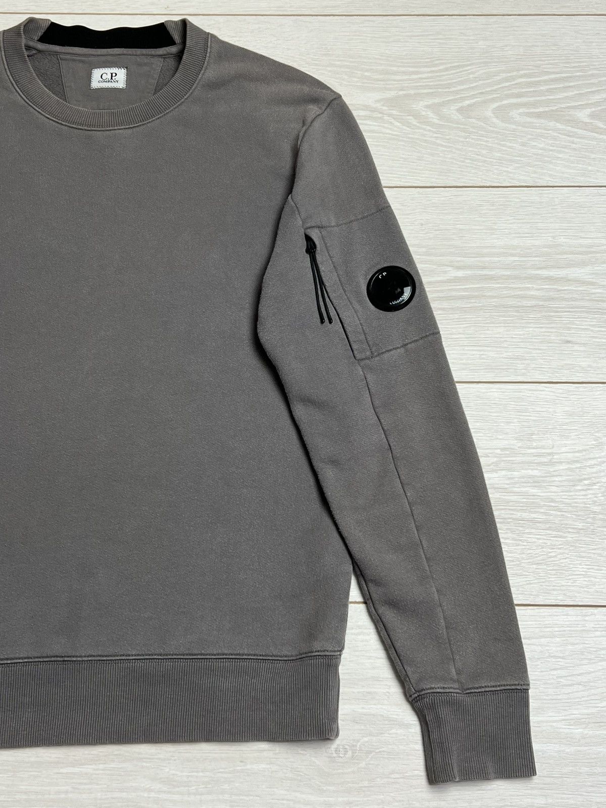 C.P. Company C.P. Company Arm Lens Crewneck Sweatshirt Grey SS20 Size US S / EU 44-46 / 1 - 3 Thumbnail