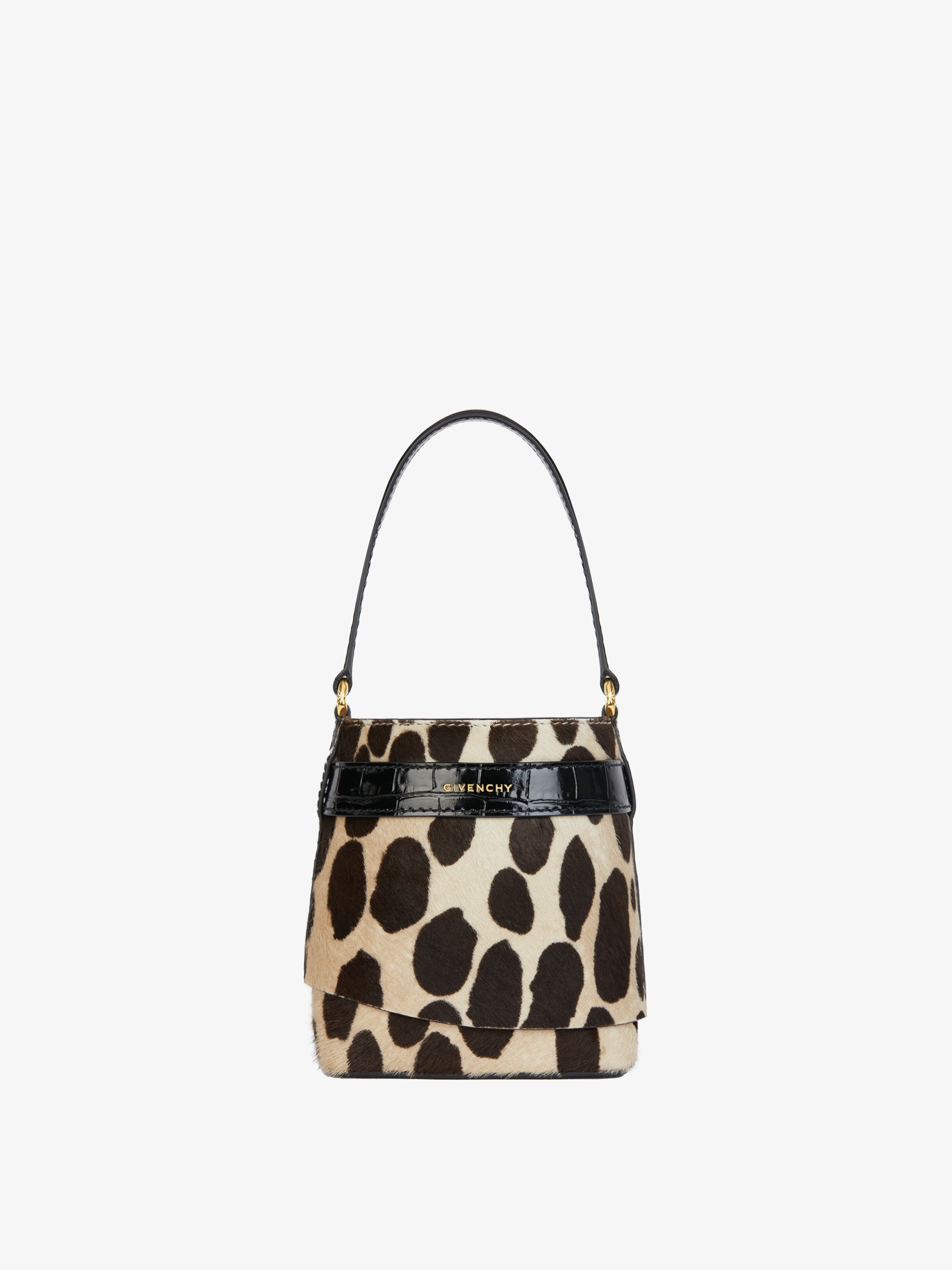 Givenchy o1srvl11e0925 Size: OS / Micro Shark Lock Bucket Bag Size ONE SIZE - 6 Thumbnail