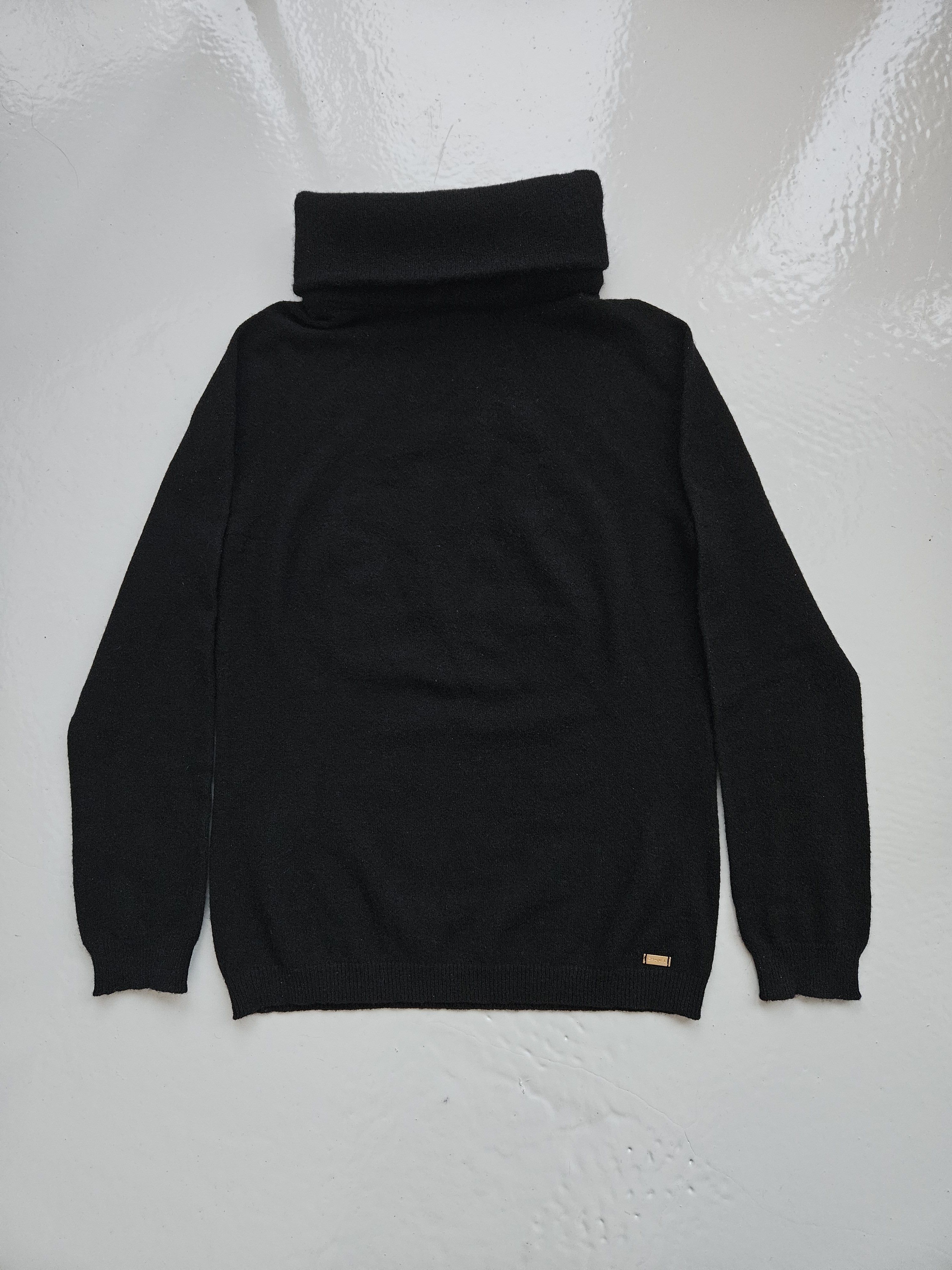 Chanel AW2001 Chanel logo plate cashmere blend turtleneck Size M / US 6-8 / IT 42-44 - 1 Thumbnail