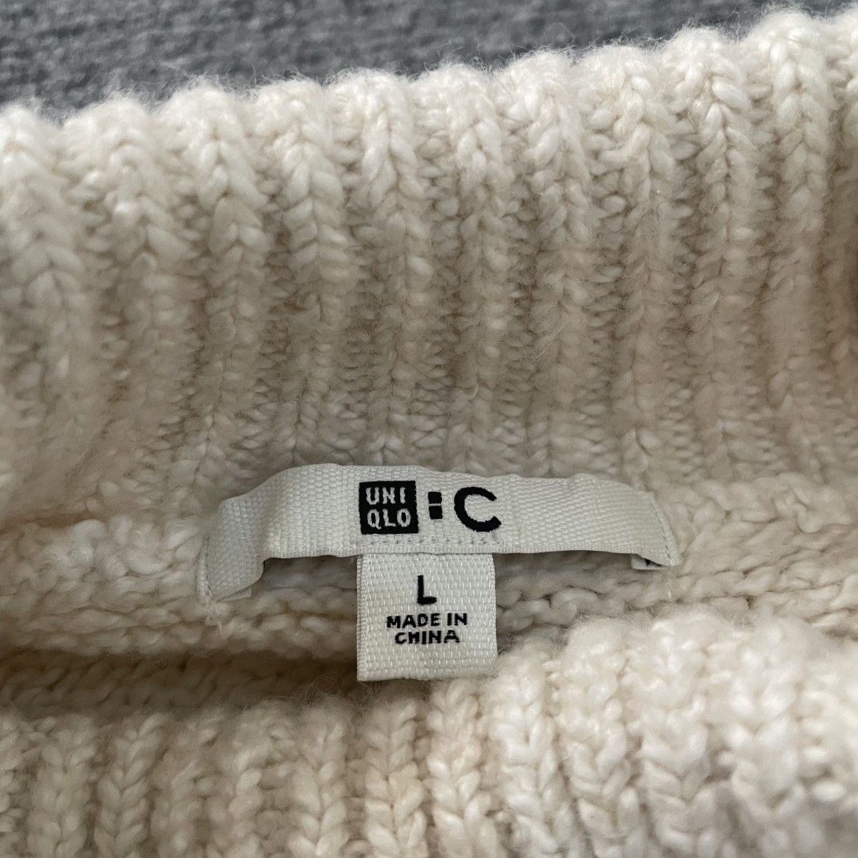 Uniqlo Uniqlo x Clare Waight Keller Turtleneck Sweater Knitwear Size US L / EU 52-54 / 3 - 3 Thumbnail
