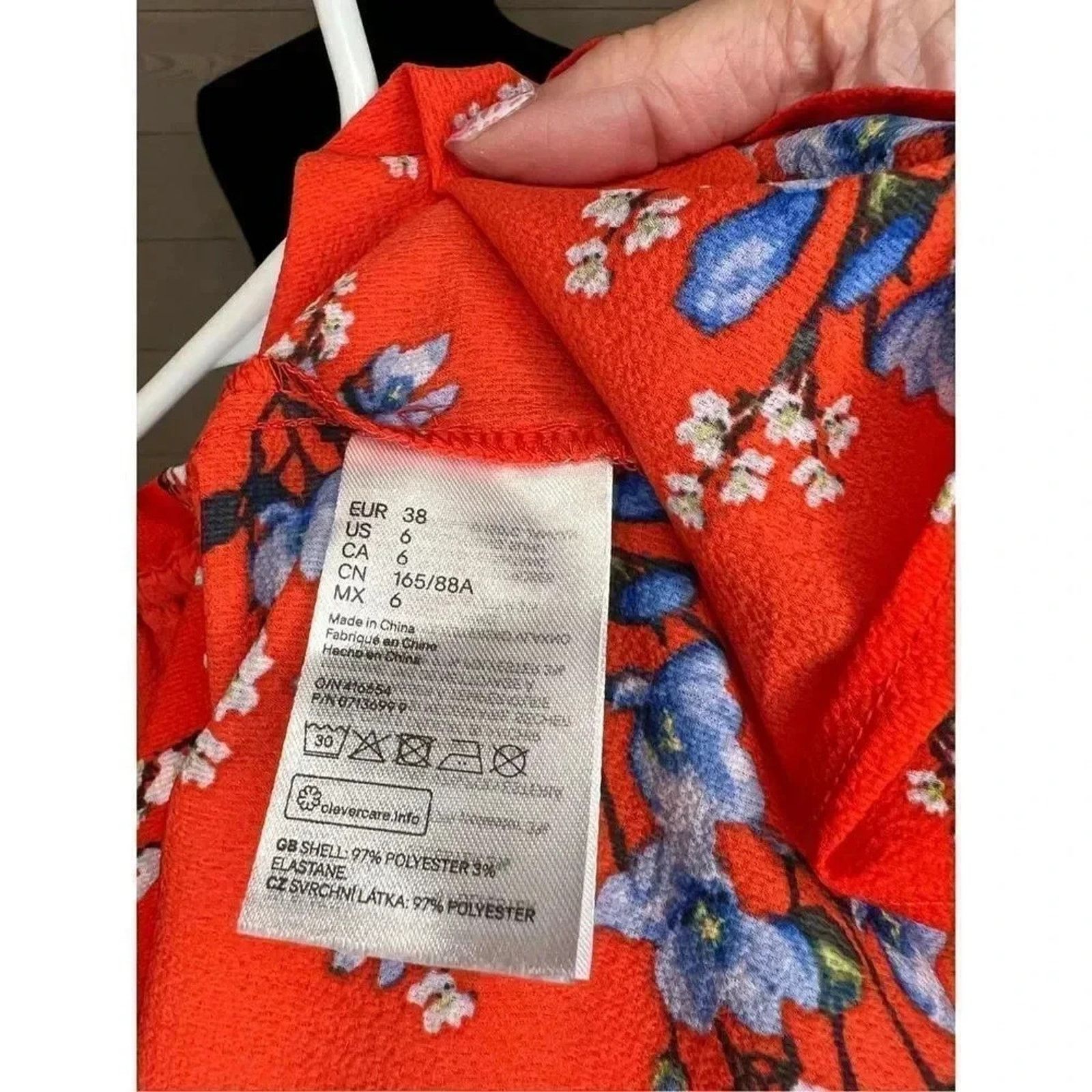 Divided H&M Divided Red Floral Off Shoulder Boho Festival Blouse 6 Size M / US 6-8 / IT 42-44 - 6 Thumbnail
