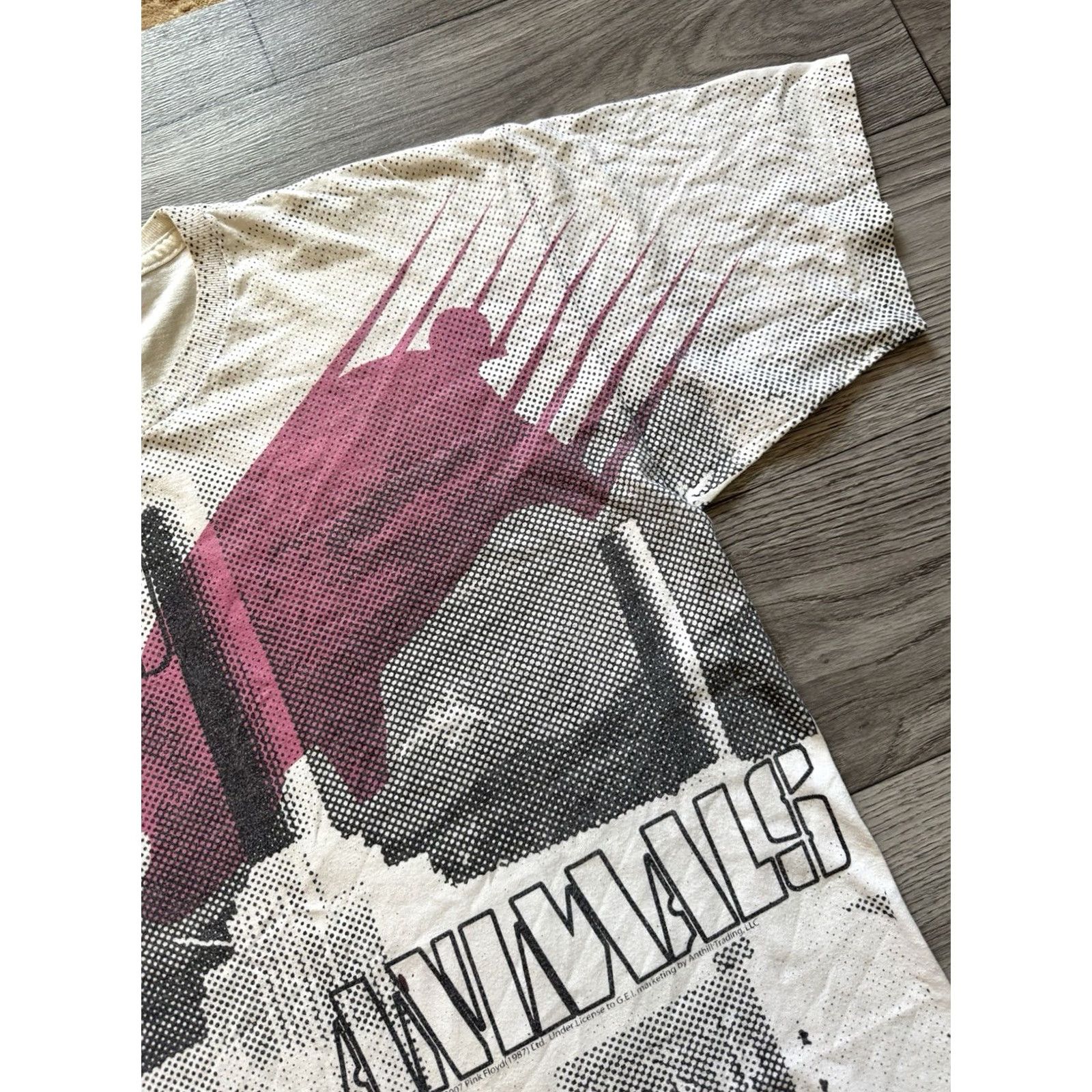 Vintage VINTAGE Pink Floyd Shirt Mens L White 2007 AOP Animals Music Rock Alstyle Apparel & Activewear Size US L / EU 52-54 / 3 - 7 Thumbnail