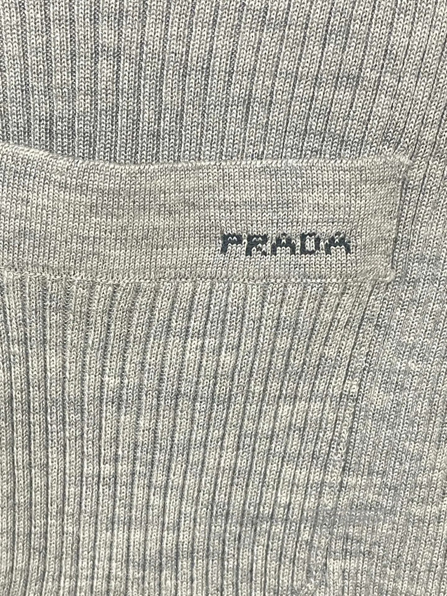 Prada Prada Letter Logo Short. Size S / US 4 / IT 40 - 4 Thumbnail