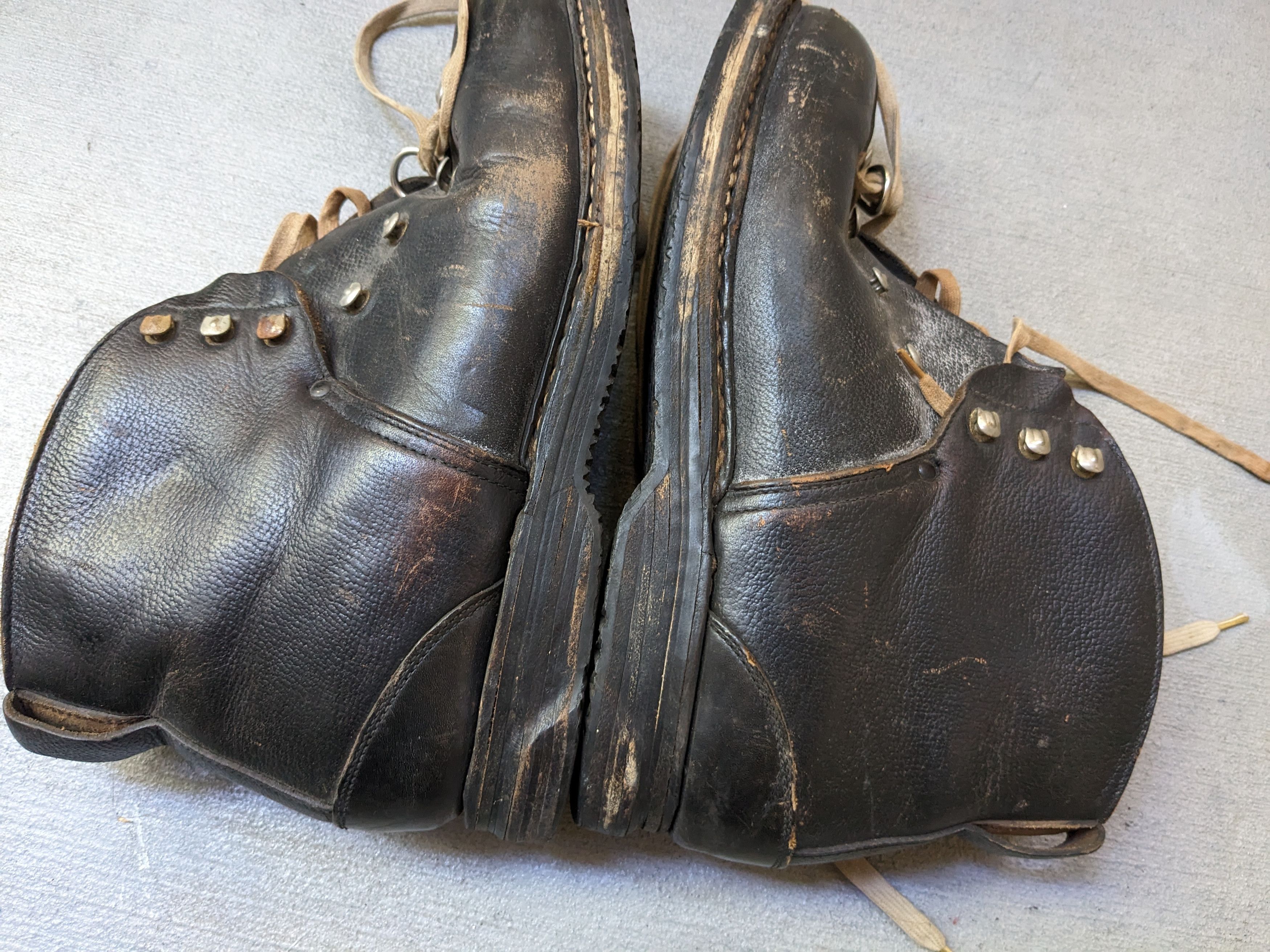 Genuine Leather Vintage Ski Boots Black Leather 10 Hiking Switzerland Size US 10 / EU 43 - 6 Thumbnail