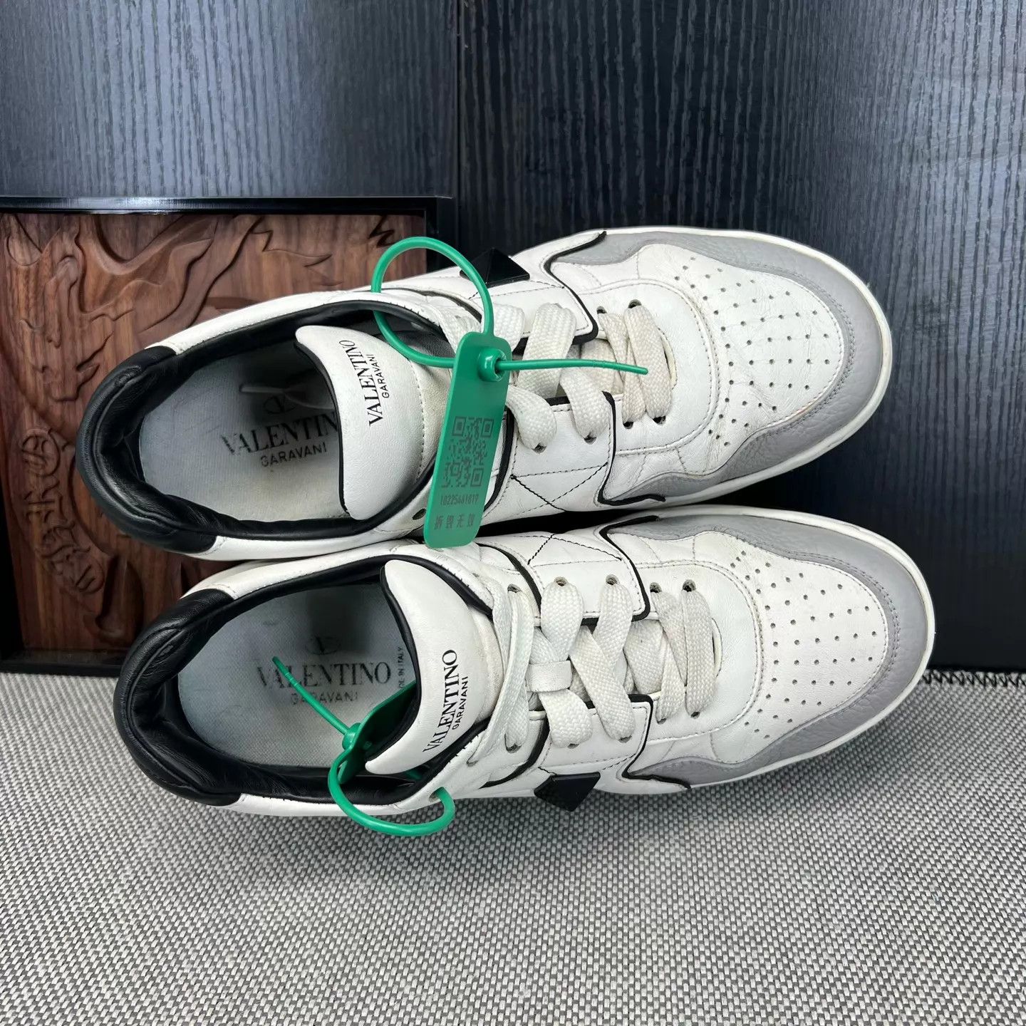 Valentino Valentino One Stud Black & White 40 Size US 7 / EU 40 - 2 Thumbnail