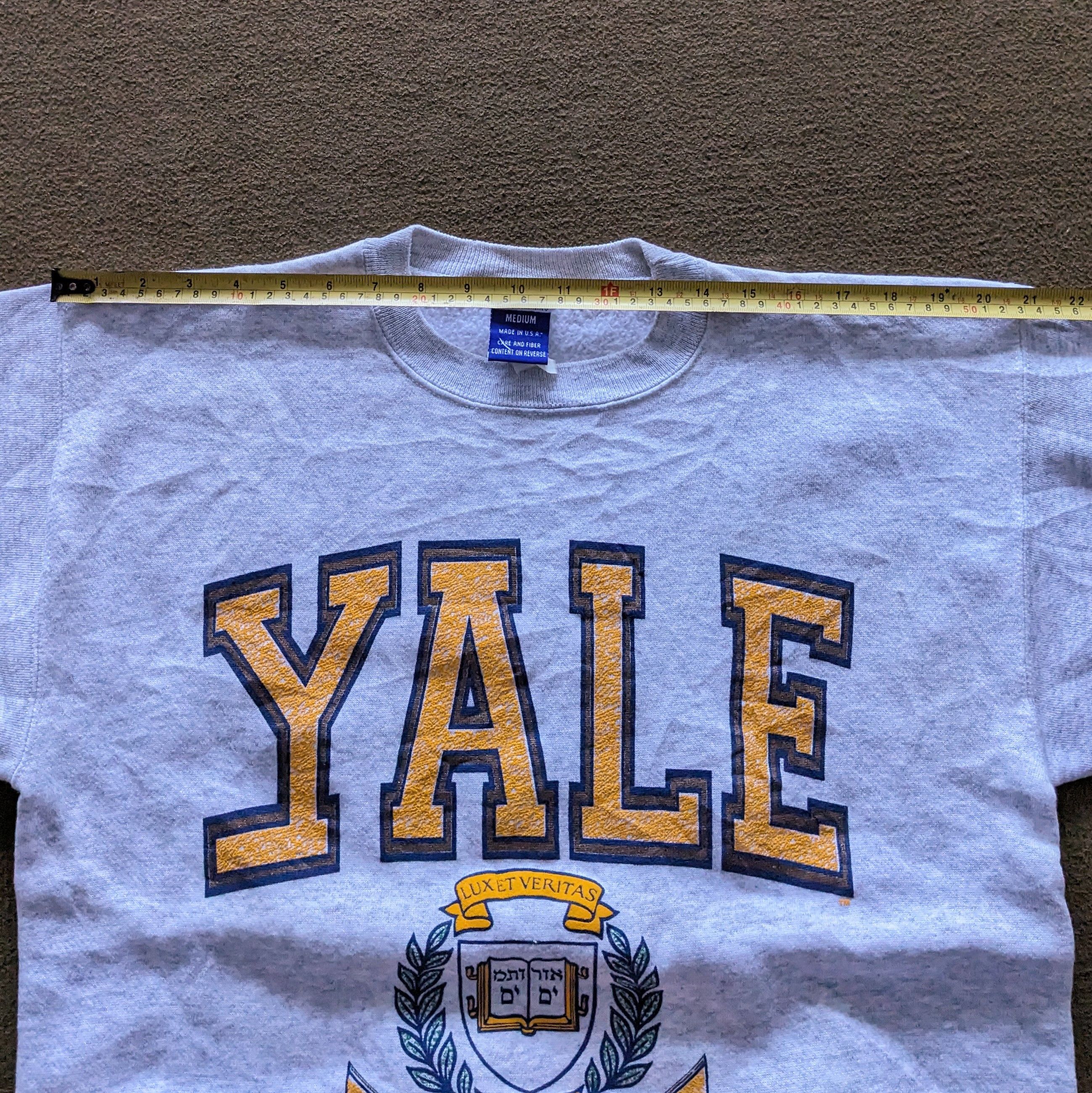 Vintage Vintage YALE Champion American University Sweatshirt Size US M / EU 48-50 / 2 - 6 Thumbnail