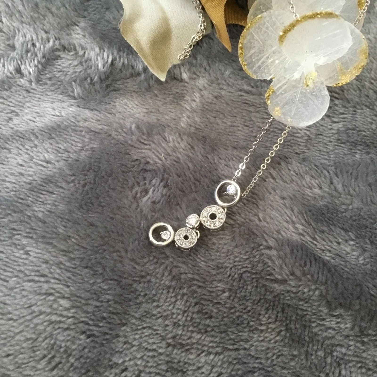 Other Sterling Silver Round Multi-Crystal Necklace Size ONE SIZE - 3 Thumbnail