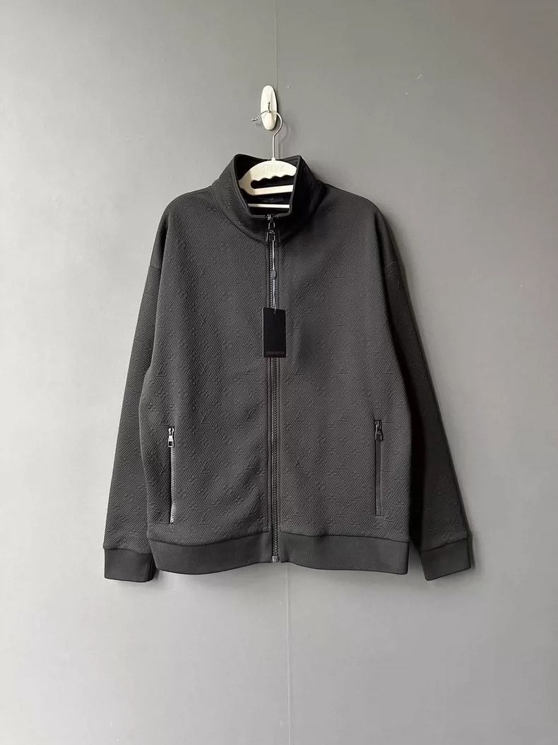 Louis Vuitton LOUIS VUITTON Black embossed full-print jacket 2504-Nextarr Size US M / EU 48-50 / 2 - 1 Thumbnail