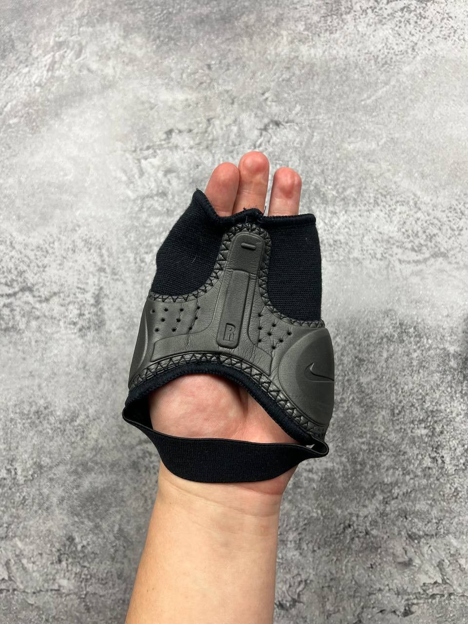 Nike Vintage Nike Foot Protection Football Size ONE SIZE - 3 Thumbnail