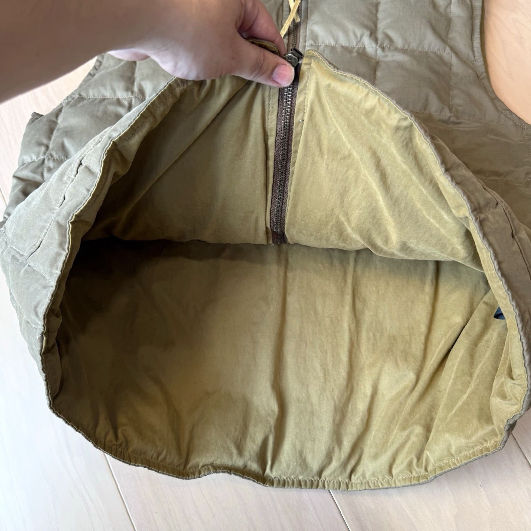 Flint And Tinder Flint and Tinder Caliber Quilted Vest L Khaki Military Outerwear Quilted Insulated Vest Vest Men L Beige/Khaki Size US L / EU 52-54 / 3 - 6 Thumbnail