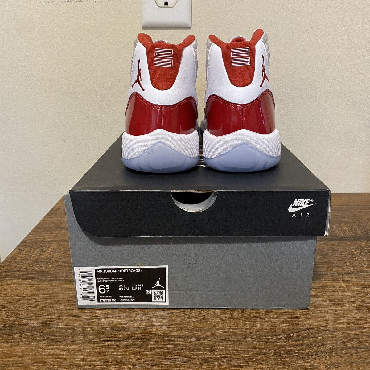 Jordan Brand Nike Air Jordan 11 Retro Cherry 2022 378038-116 GS 6.5Y NEW Size US 6.5 / EU 39-40 - 4 Thumbnail