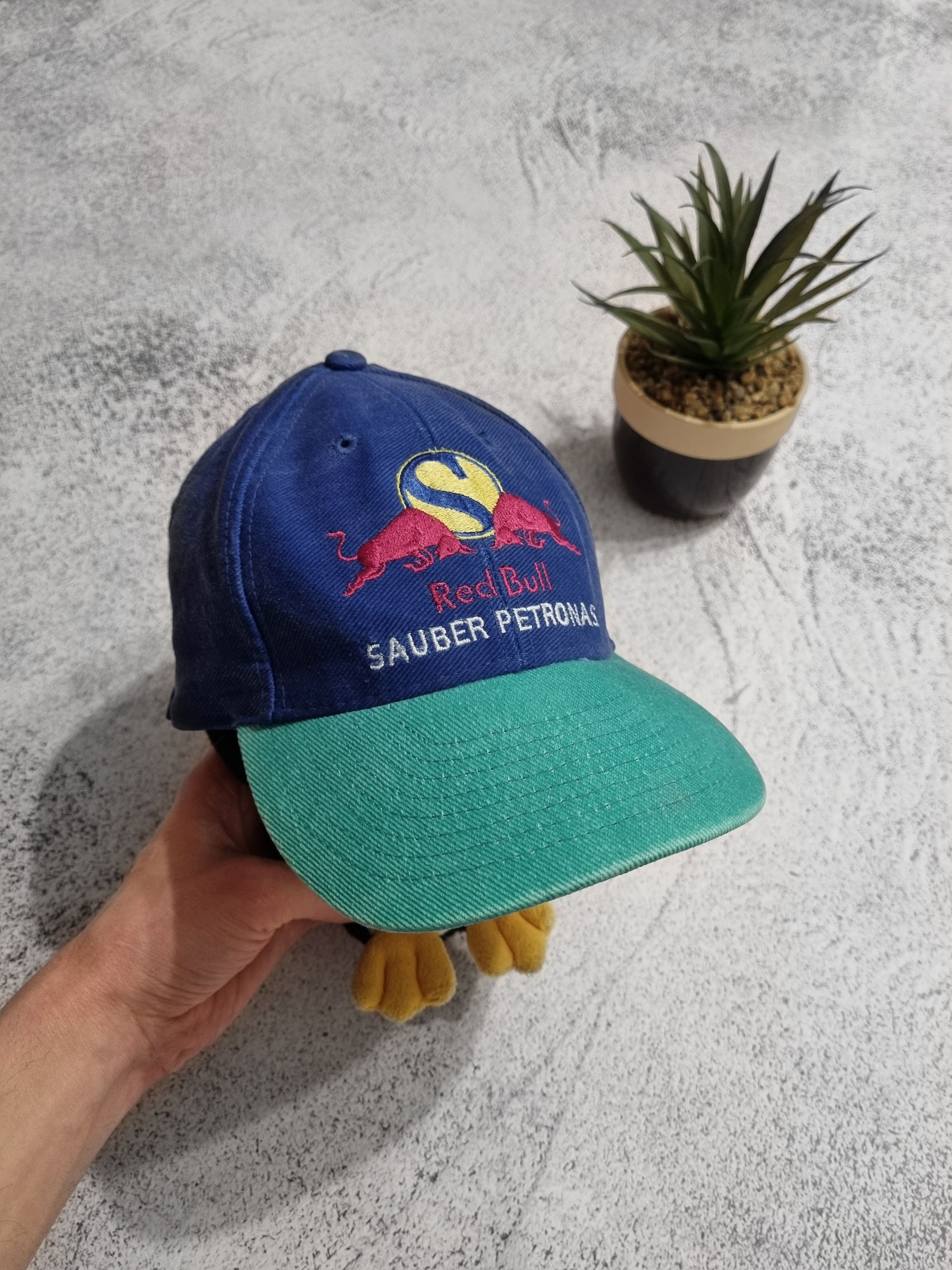 Red Bull × Vintage Vintage Red Bull 90’s Sauber Petronas Racing Cap Hat Size ONE SIZE - 1 Thumbnail