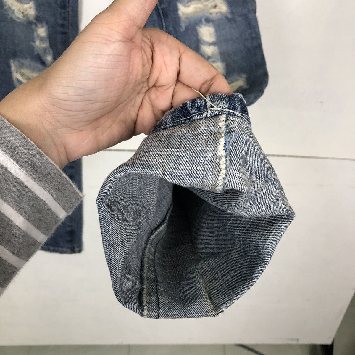 Japanese Brand 🔥RARE BOWCUT DISTRESSED DENIM JEANS INGNI JAPAN Size US 26 / EU 42 - 11 Thumbnail