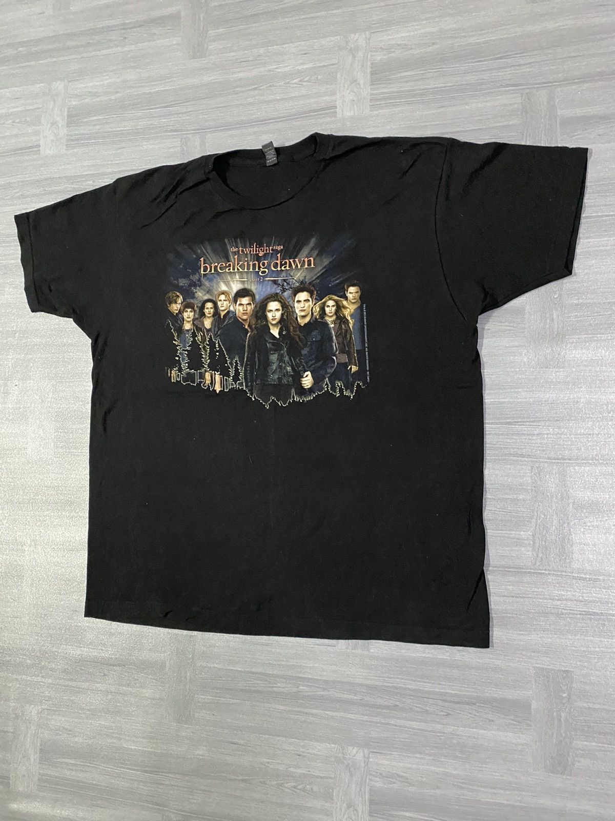 Vintage Vintage 2012 The Twilight Saga Breaking Dawn shirt Size US XL / EU 56 / 4 - 2 Thumbnail