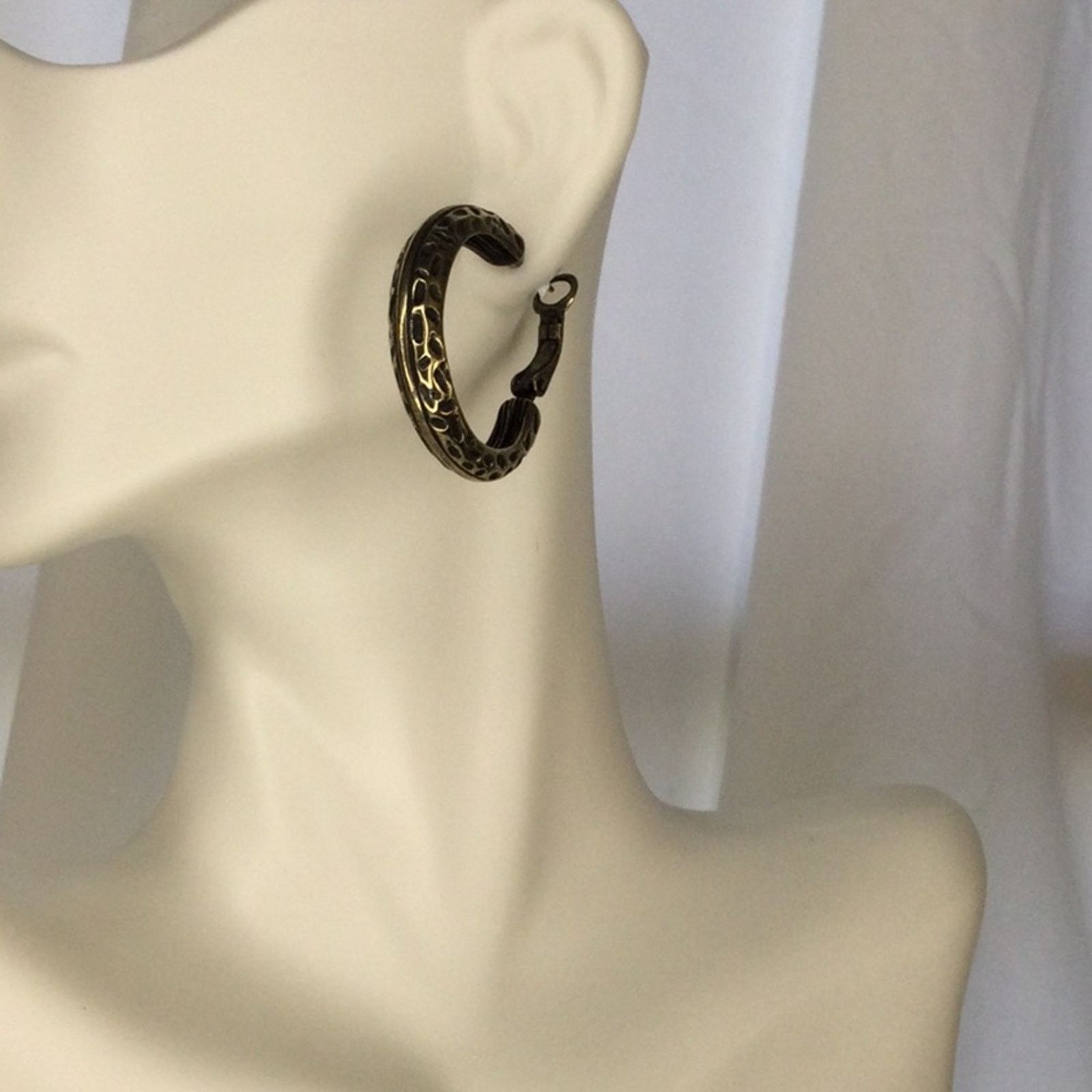 Other Gold & Black Vintage Earrings Hammered Latch Back Hoop Size ONE SIZE - 5 Thumbnail