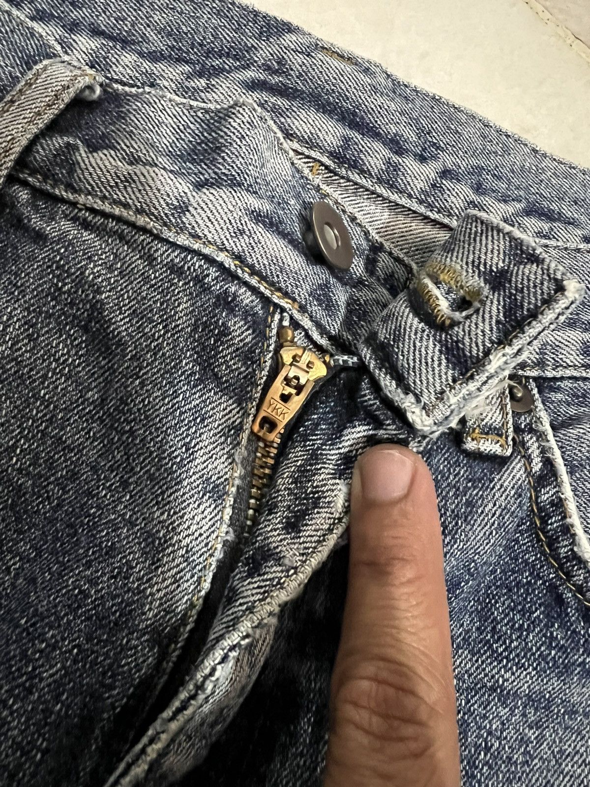 If Six Was Nine × Japanese Brand × Vintage 💥90’s💥Vintage Uniqlo Ripped Distress Jean Japan Size US 30 / EU 46 - 13 Thumbnail