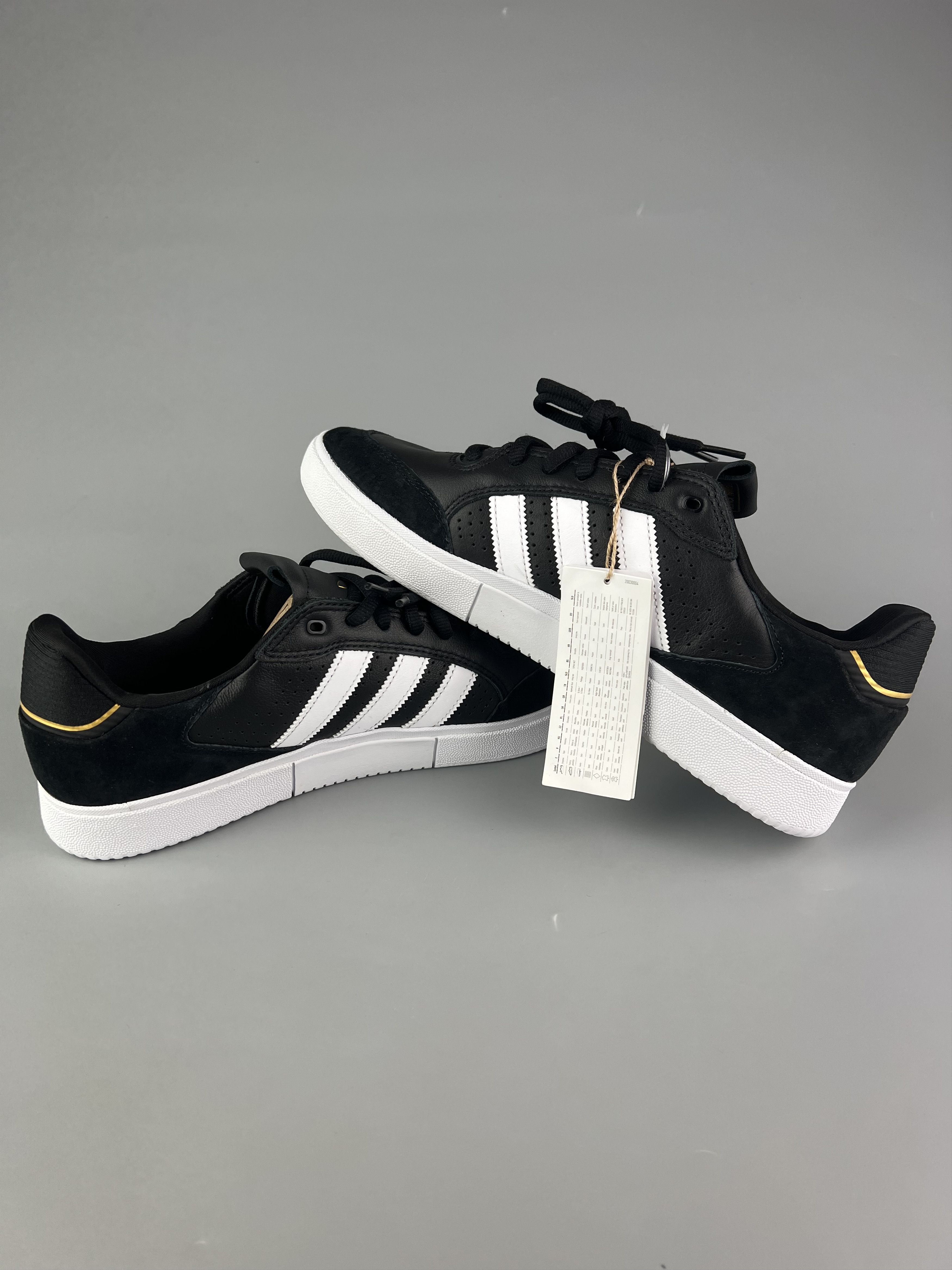 Adidas Adidas Tyshawn Low Sneakers Size US 11 Size US 11 / EU 44 - 5 Thumbnail