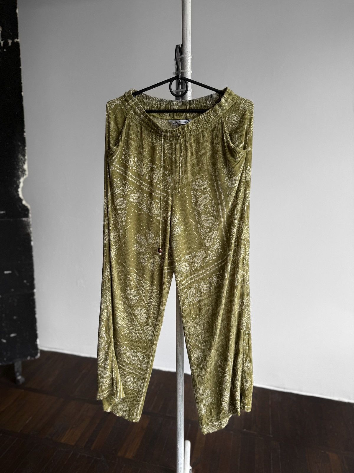 Zara Zara Womens Paisley Bandana Print Green Satin Pants Size 27" / US 4 / IT 40 - 3 Thumbnail