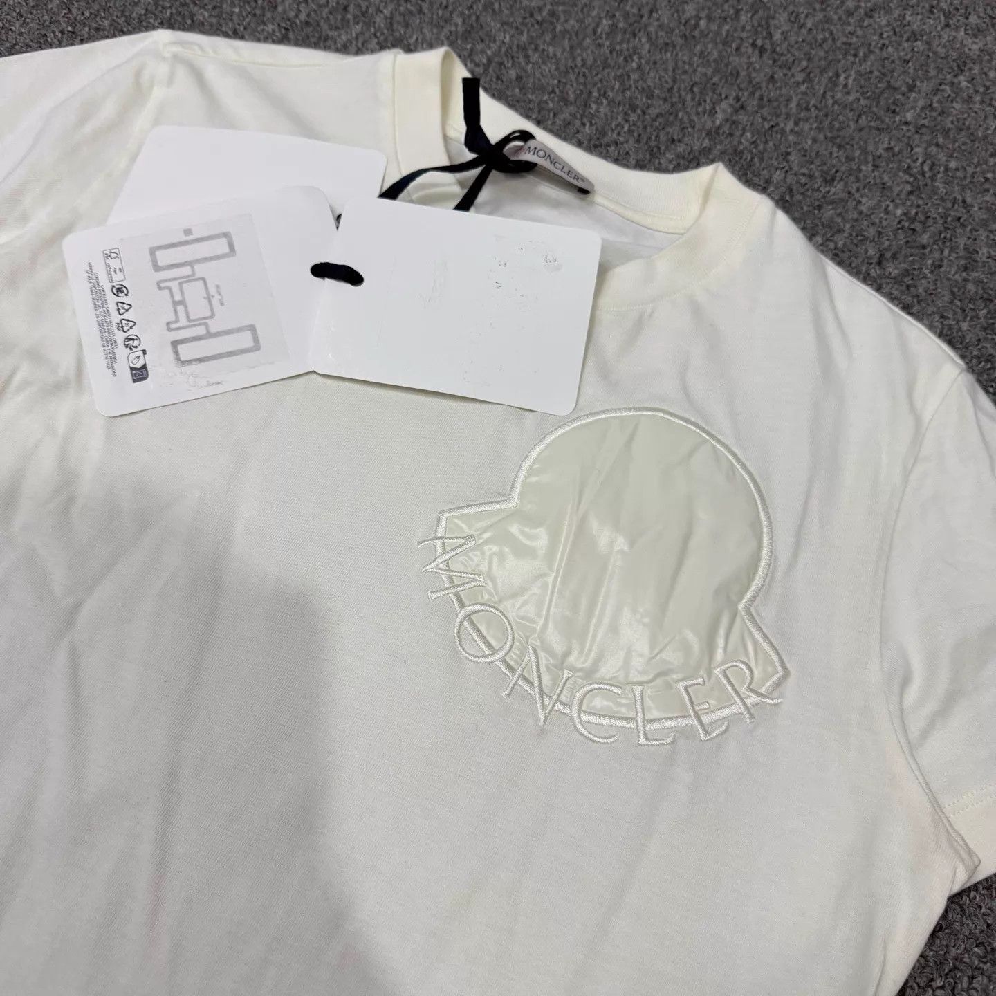 Moncler Moncler Beige Bell Short Sleeve S Unused Tags Size S / US 4 / IT 40 - 3 Thumbnail