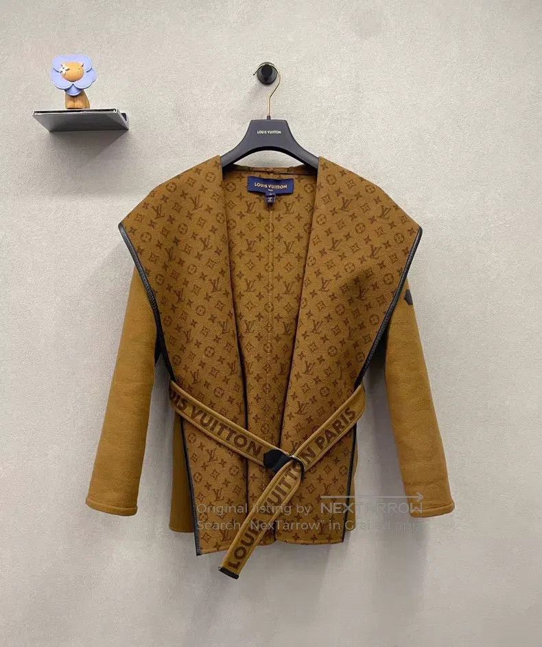Louis Vuitton Louis Vuitton Brown cropped coat Size XS / US 0-2 / IT 36-38 - 1 Thumbnail