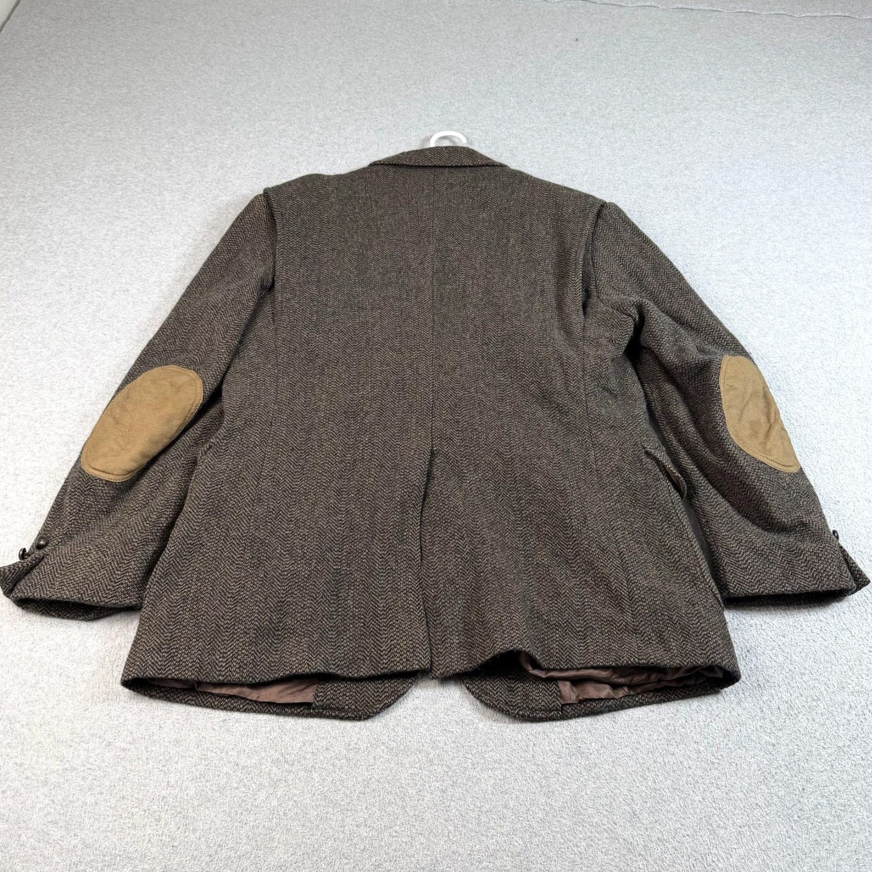 Pendleton Pendleton Mens Wool Herringbone Sport Coat Brown 46L Elbow Patch Two-Button Notch Lapel Vintage? No (Big & Tall) 2 Piece Costume? Size US S / EU 44-46 / 1 - 2 Thumbnail