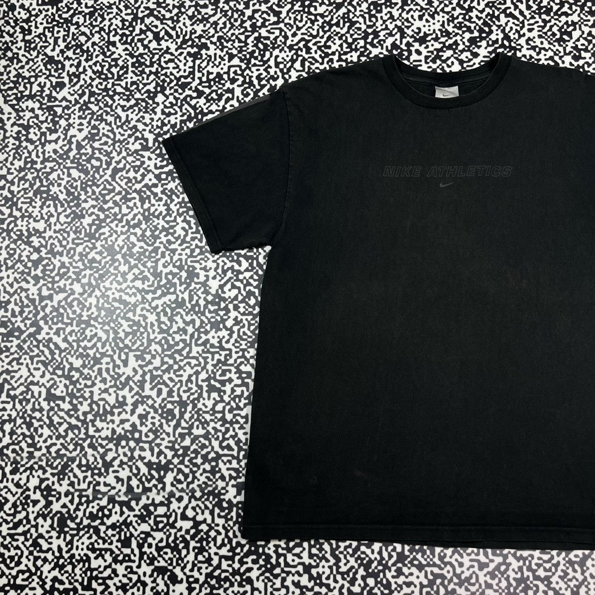 Nike Vintage 00s Nike Swoosh Logo Reflective Faded T-shirt Size US L / EU 52-54 / 3 - 2 Thumbnail