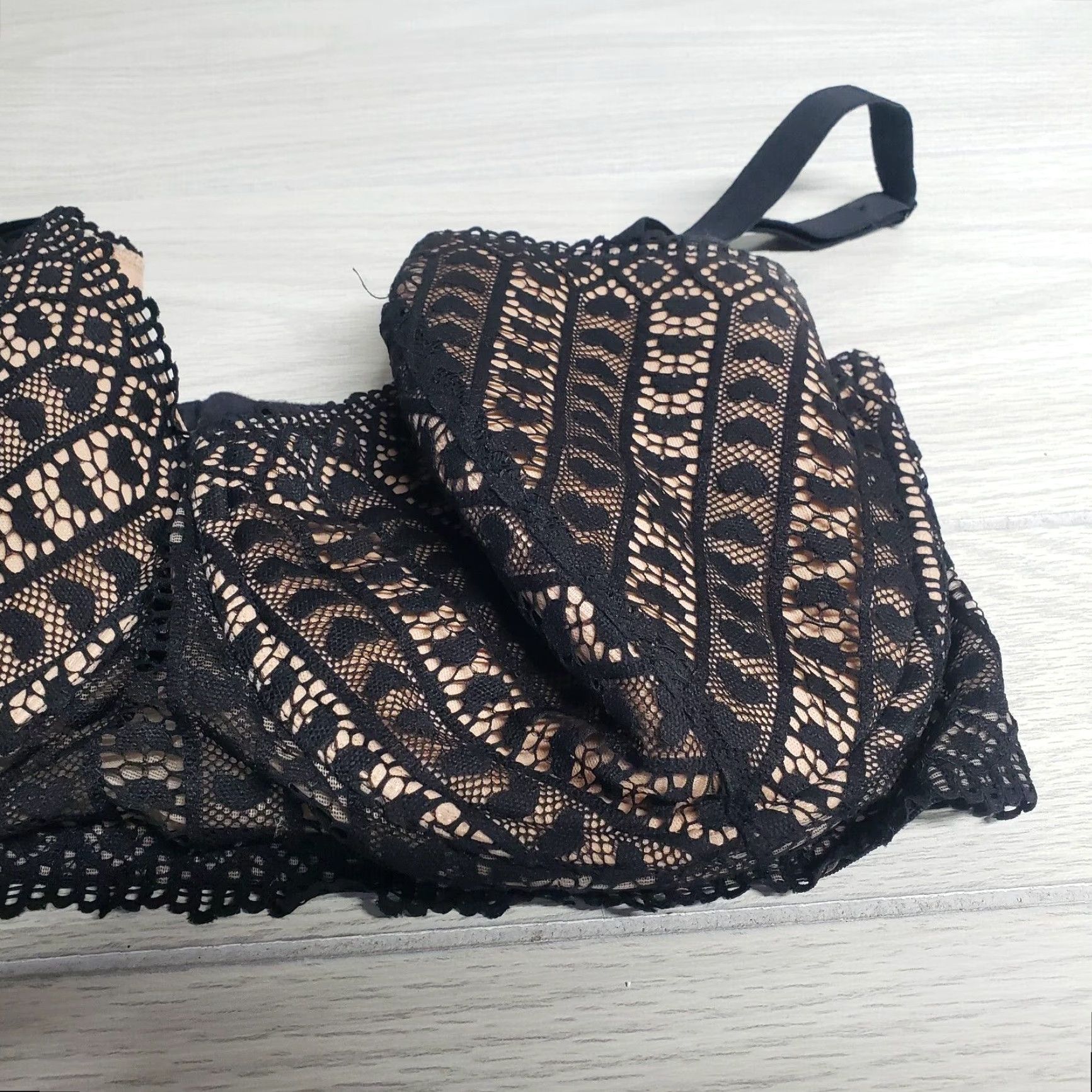 Vintage ADORE ME Bra 36C Black Lined Plunge Wireless Pull Up Shirt? Size ONE SIZE - 2 Thumbnail