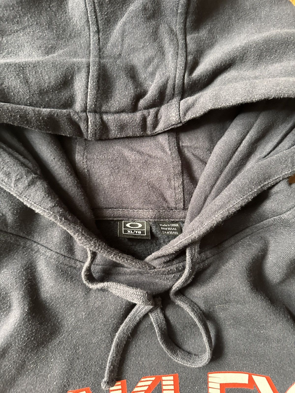 Oakley × Vintage Vintage Oakley Hoodie Big Logo Baggy Y2K Japanese 90s Size US XL / EU 56 / 4 - 4 Thumbnail