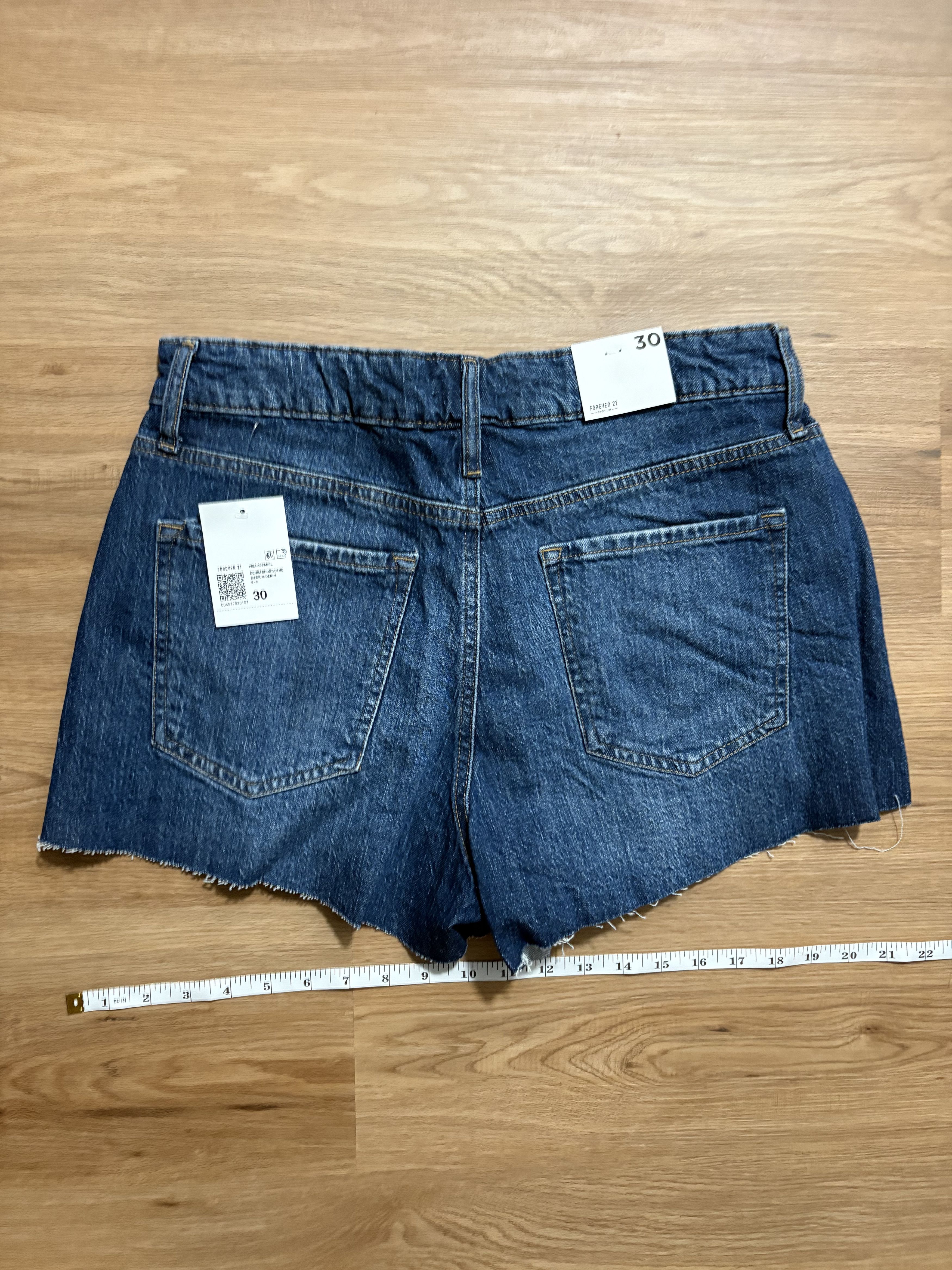 Forever 21 Premium denim shorts daisy embroidery Size 30" / US 8 / IT 44 - 3 Thumbnail