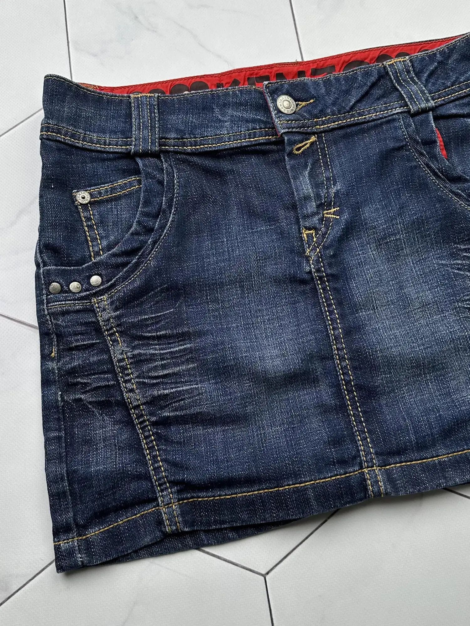 Kenzo Kenzo Vintage Mini Skirt (B251) Size 26" / US 2 / IT 38 - 2 Thumbnail