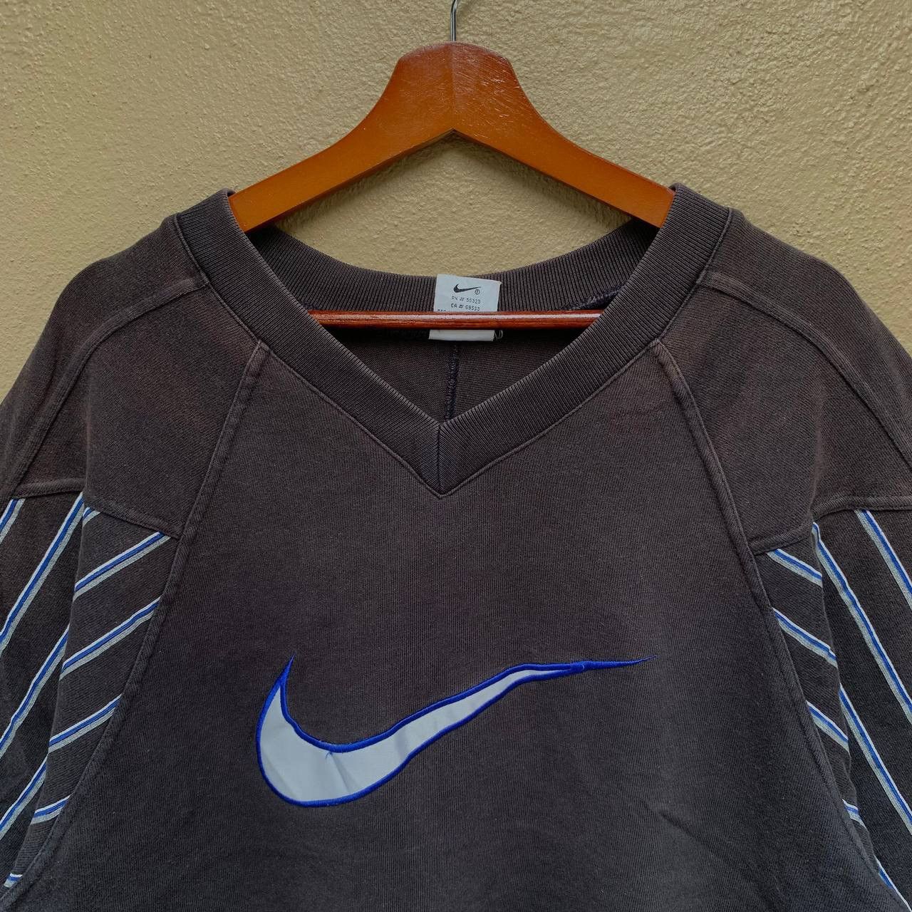 Nike Vintage 90s NIKE Big Swoosh Loose V-neck Tee Size US L / EU 52-54 / 3 - 3 Thumbnail